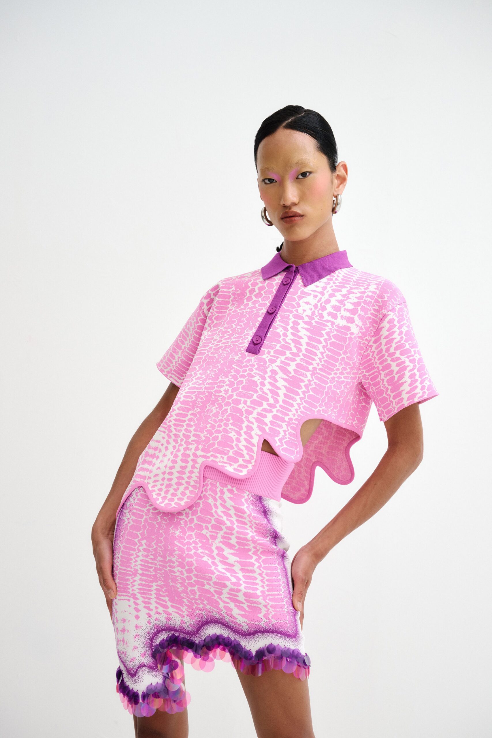 pink cotton short-sleeve collared fitted printed cropped top