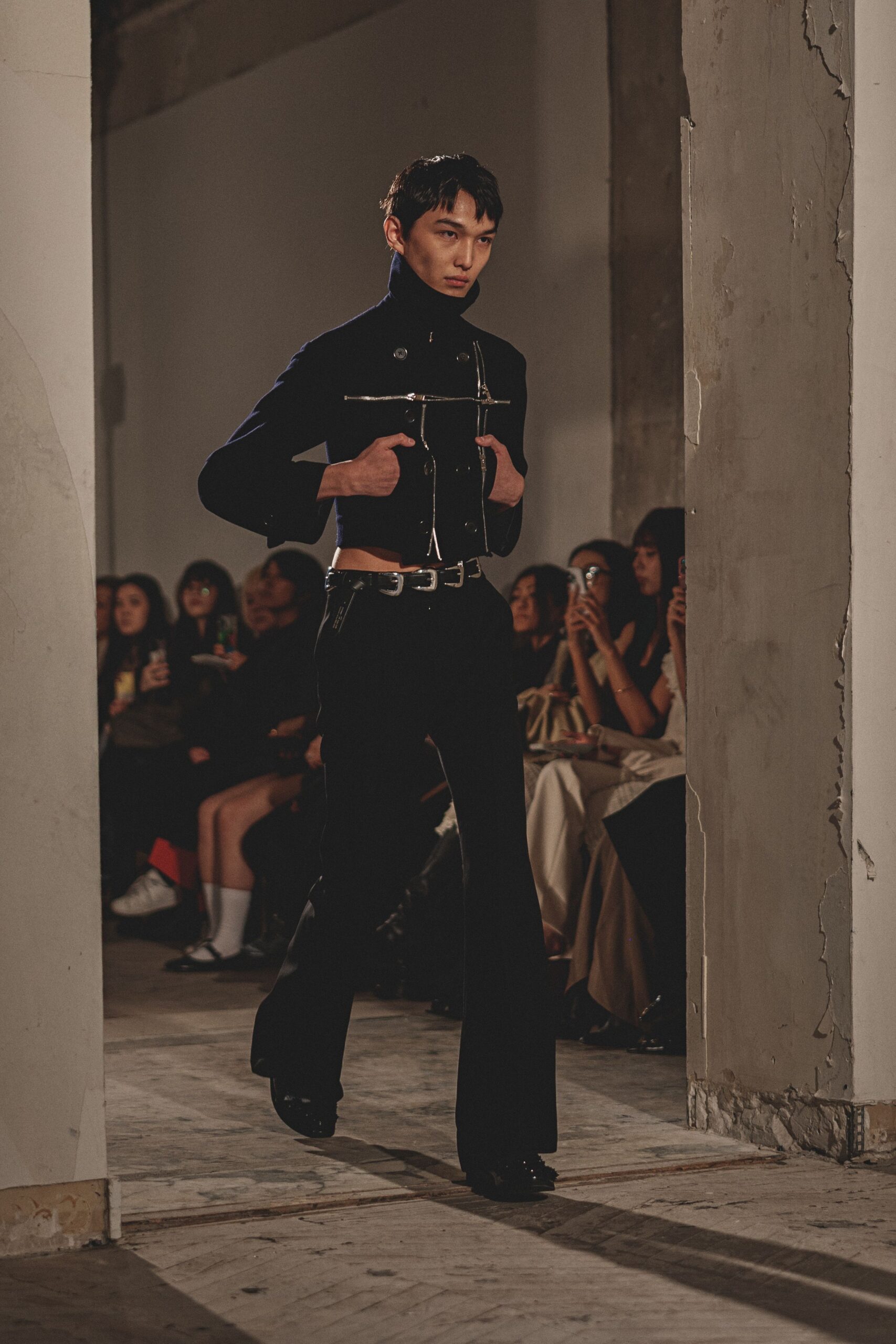 black denim short-sleeve collared fitted zippered cropped jacket