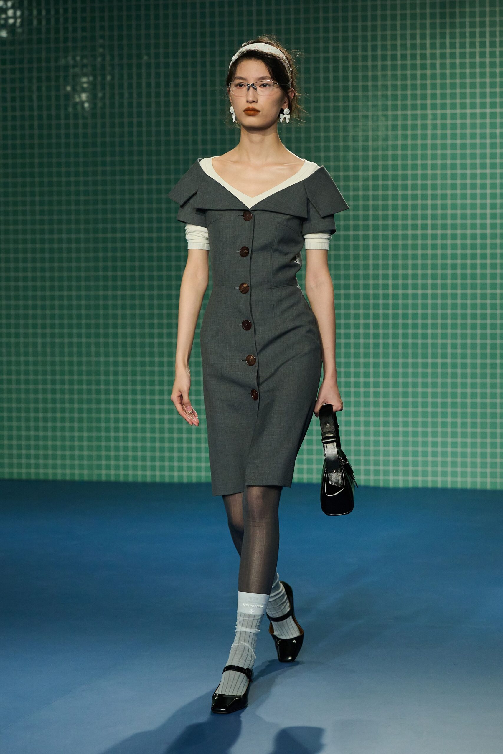 gray cotton short-sleeve v-neck fitted buttoned pleated dress