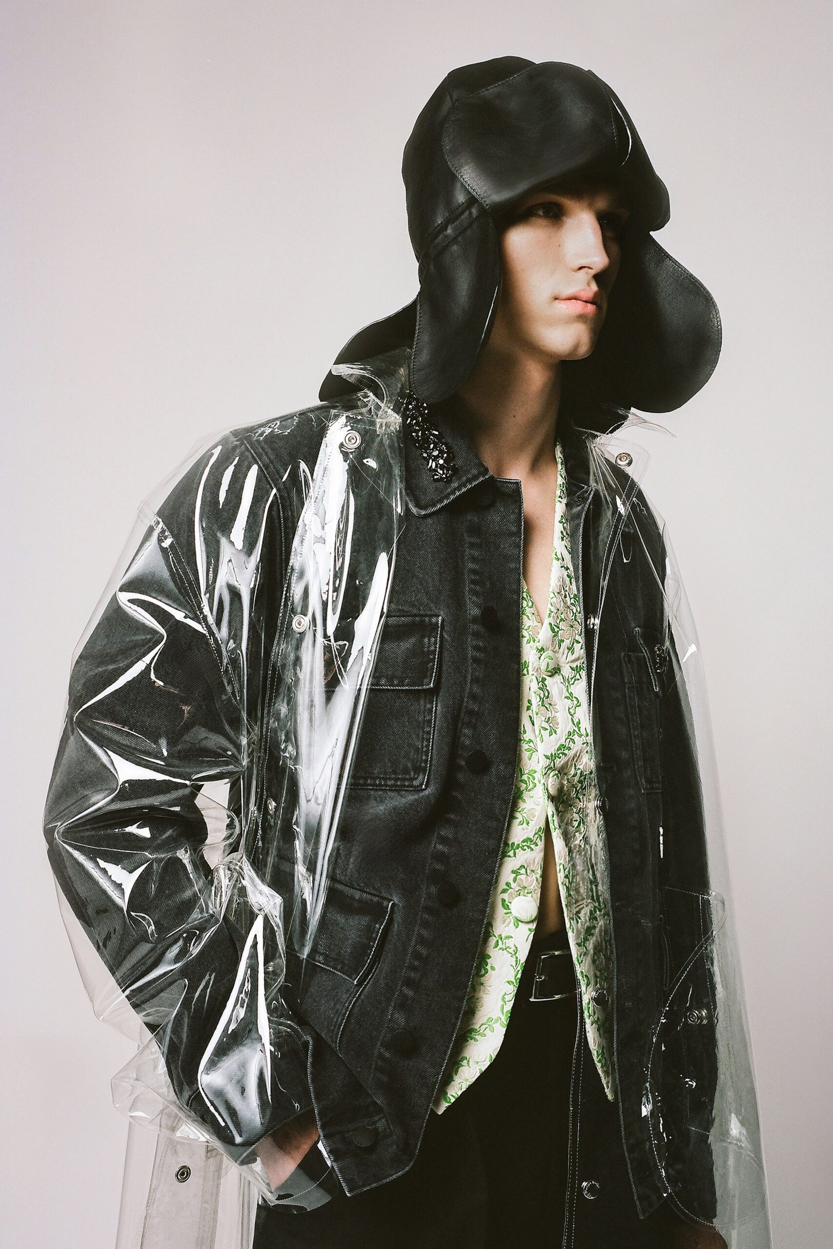 black denim long-sleeve collared relaxed buttoned jacket