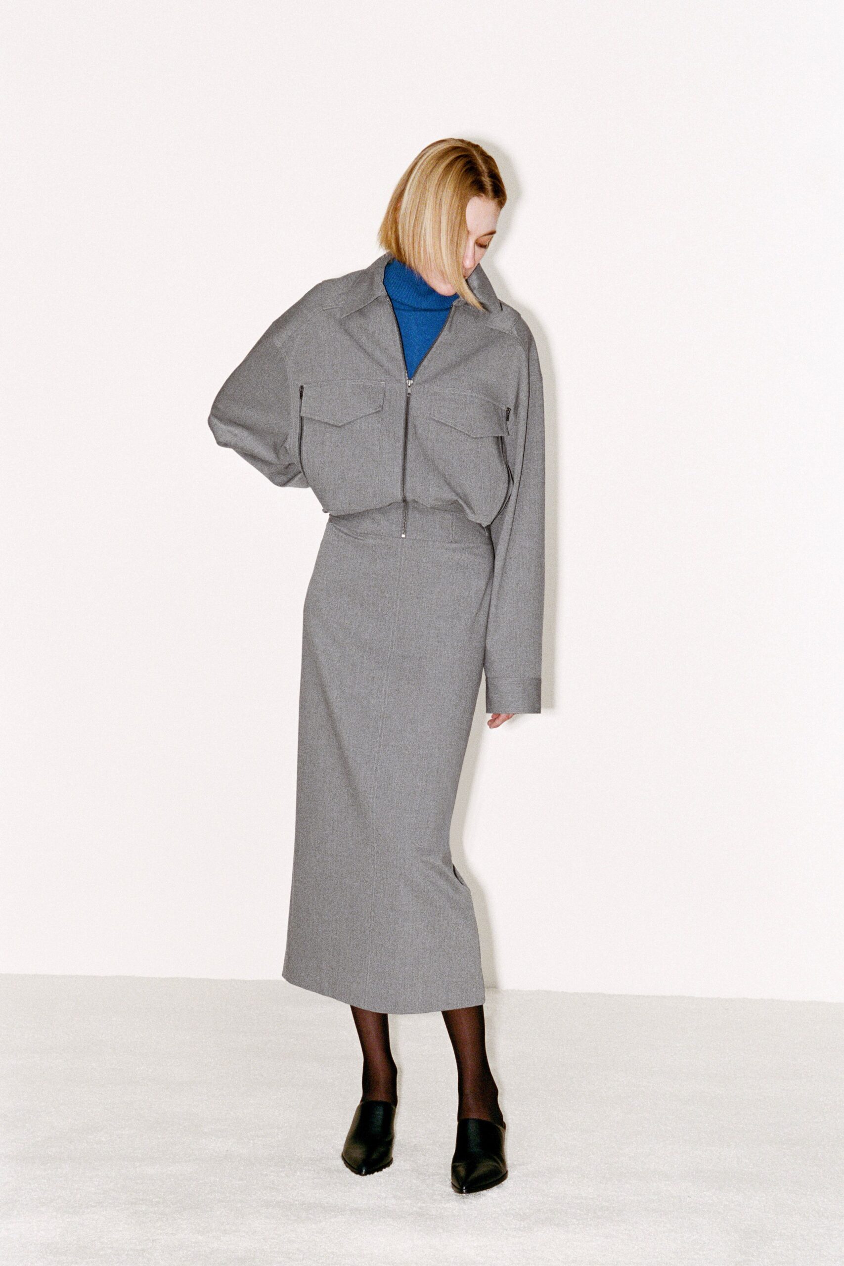 gray wool long-sleeve collared relaxed zippered pockets jacket