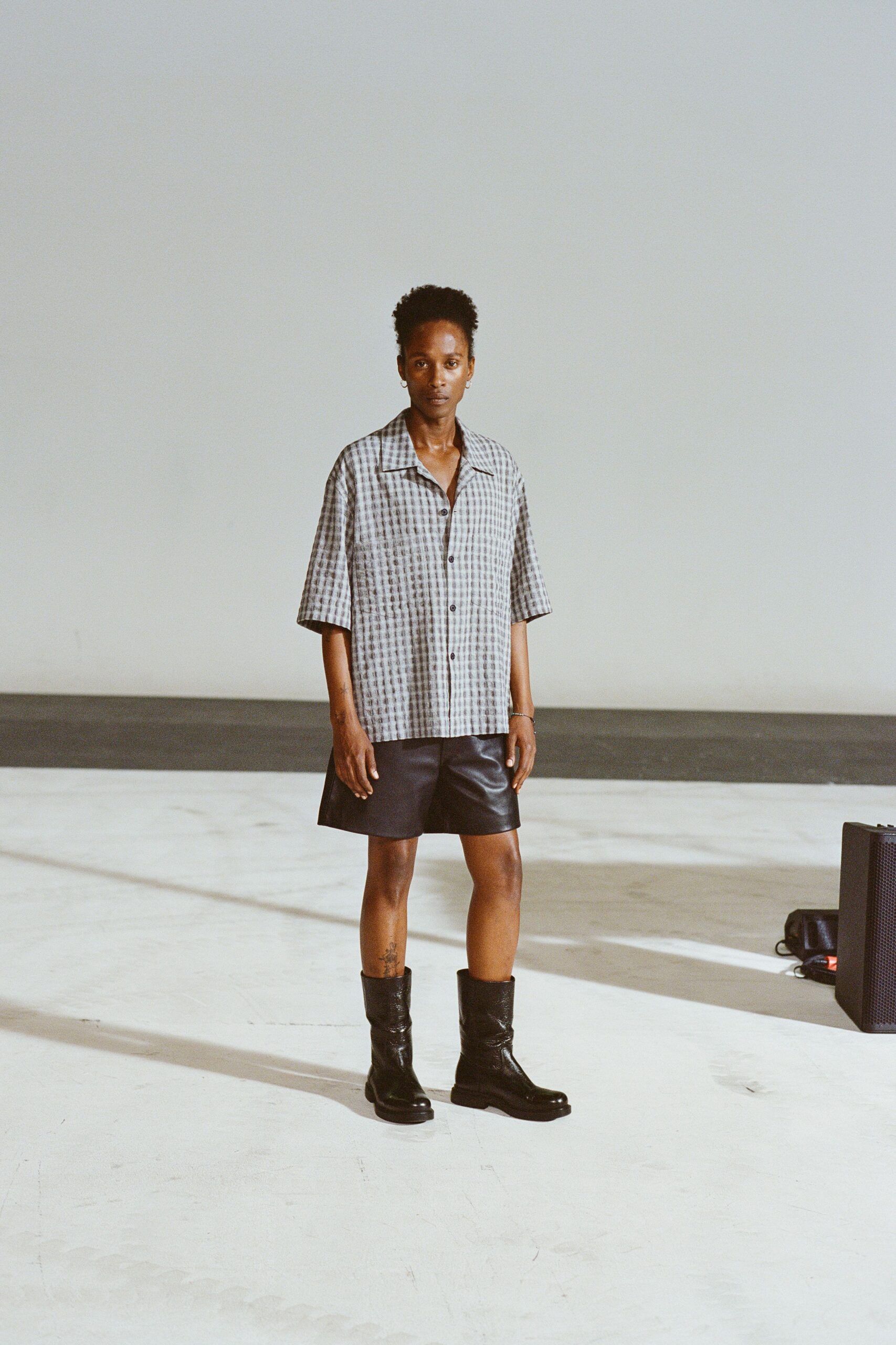 gray cotton short-sleeve collared relaxed checked shirt