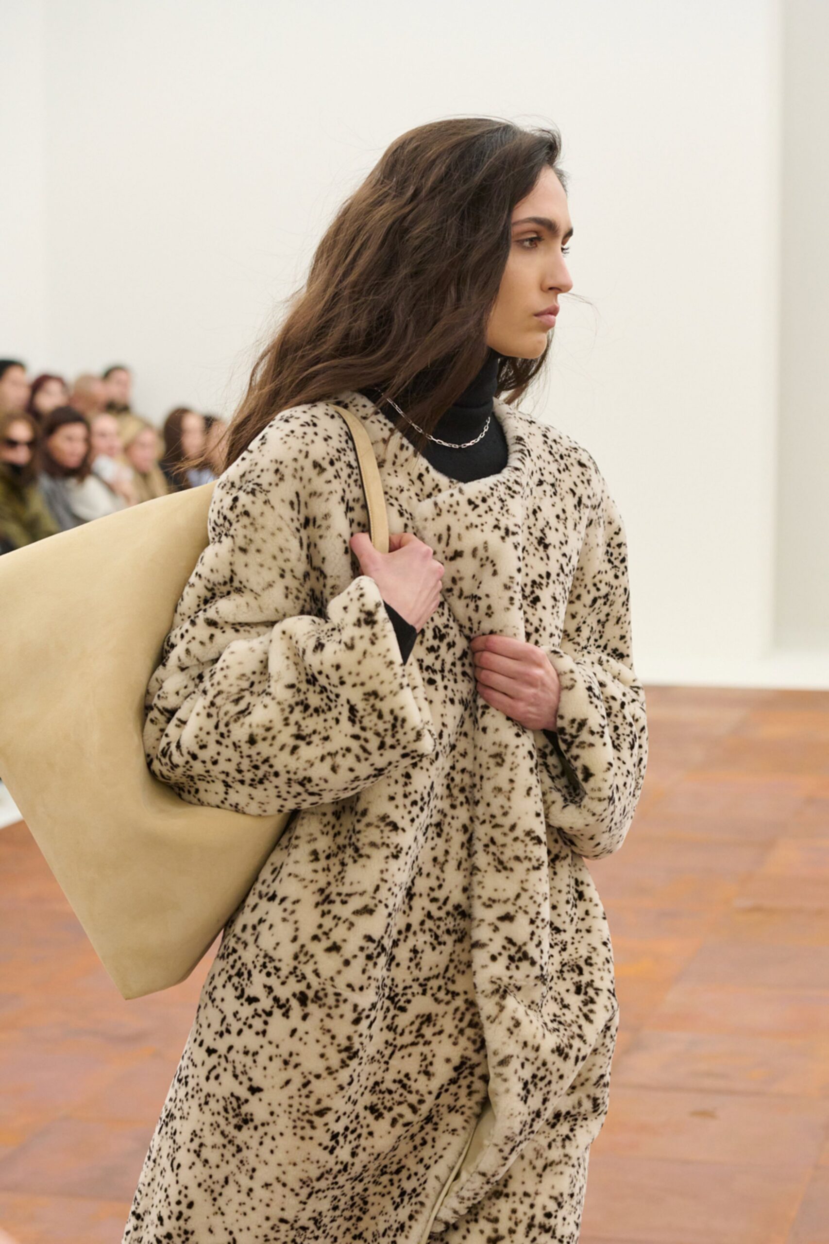 beige faux-fur long-sleeve collared relaxed coat