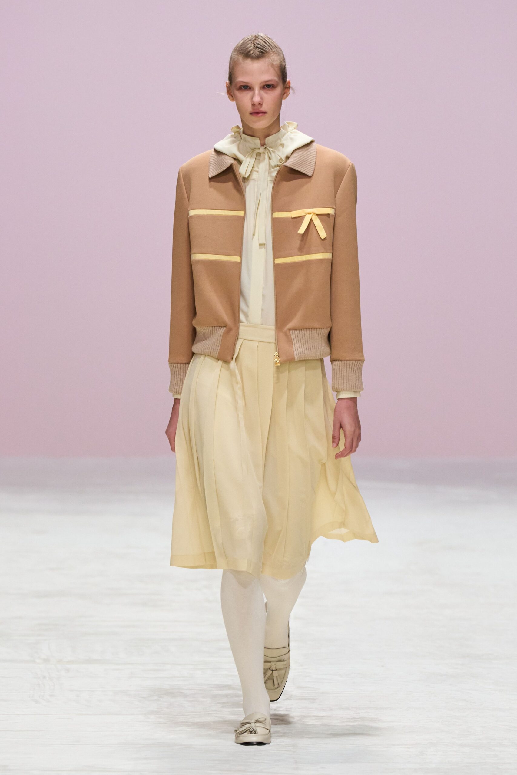 beige cotton long-sleeve collared fitted zippered buttoned jacket
