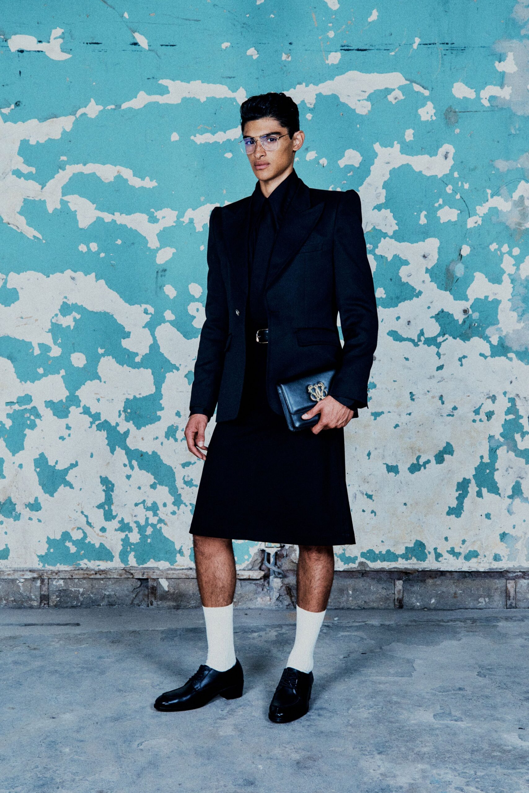 black long-sleeve collared structured blazer
