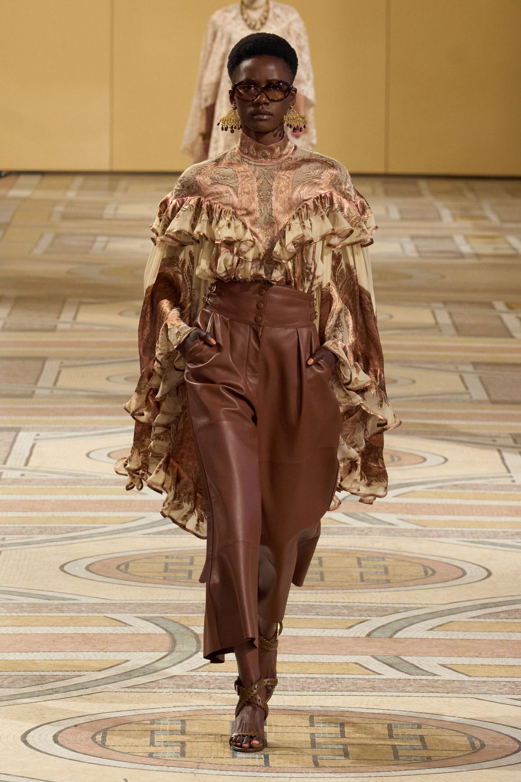 brown leather fitted high-waisted buttoned pants