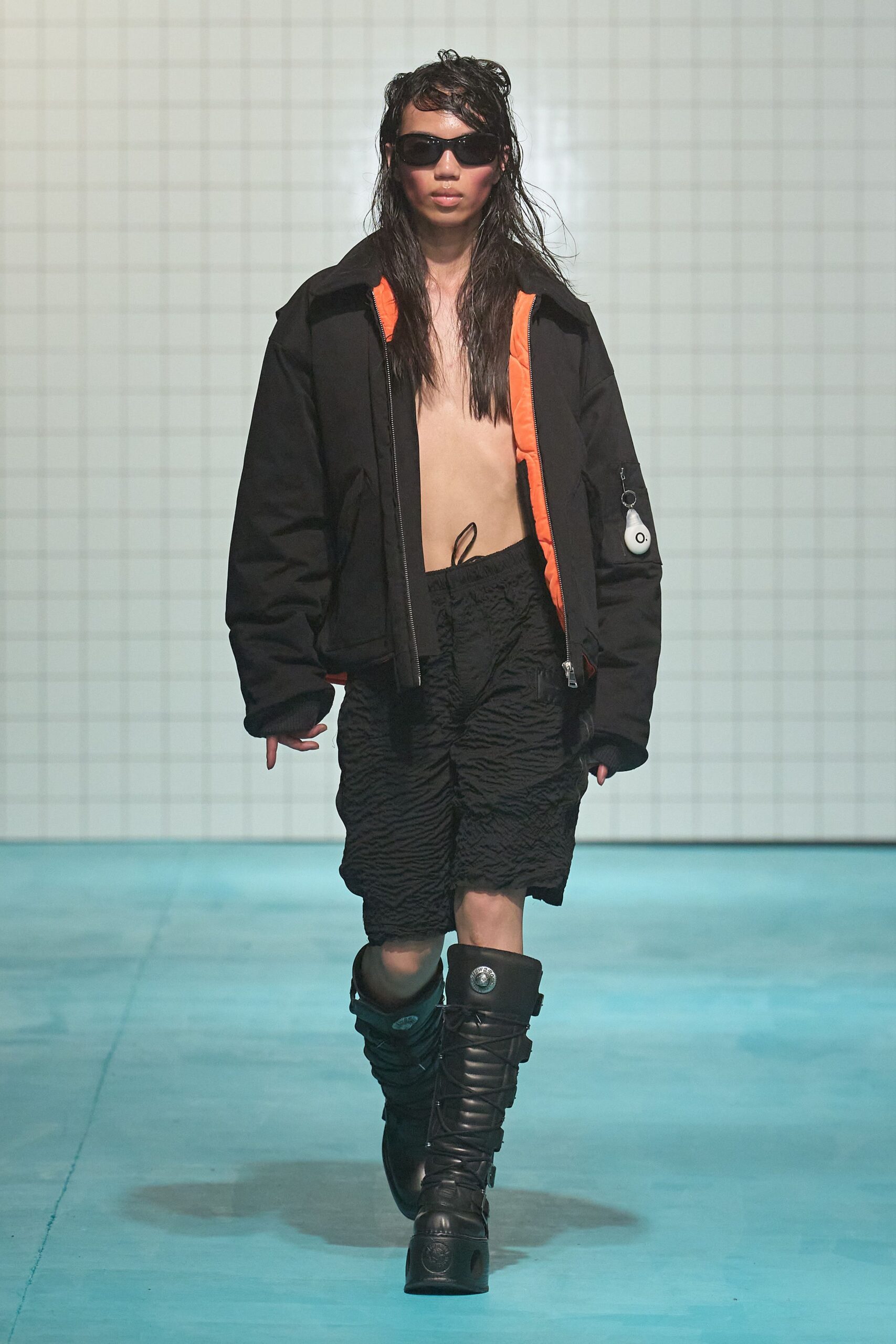 oversized black jacket with shorts