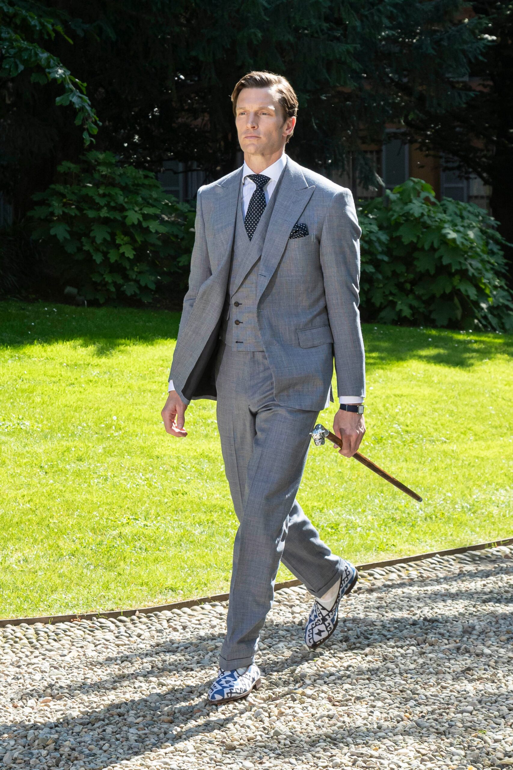 gray tailored suit with shoes