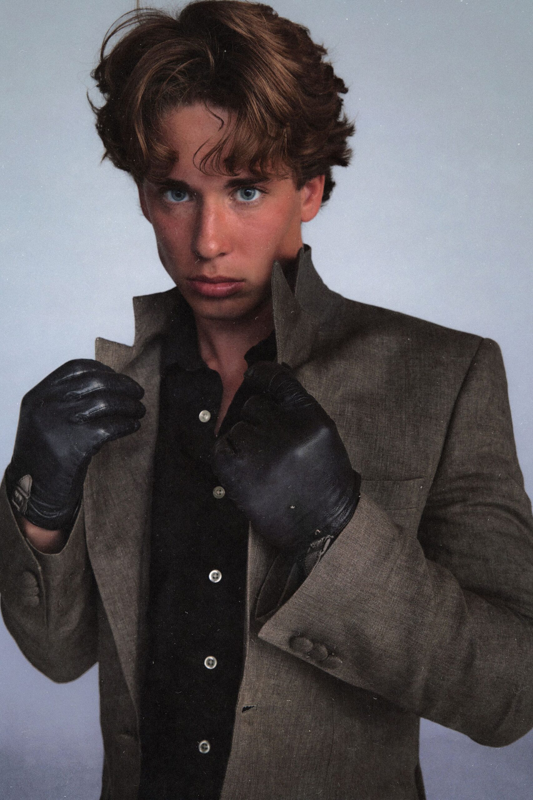 gray blazer black shirt gloves