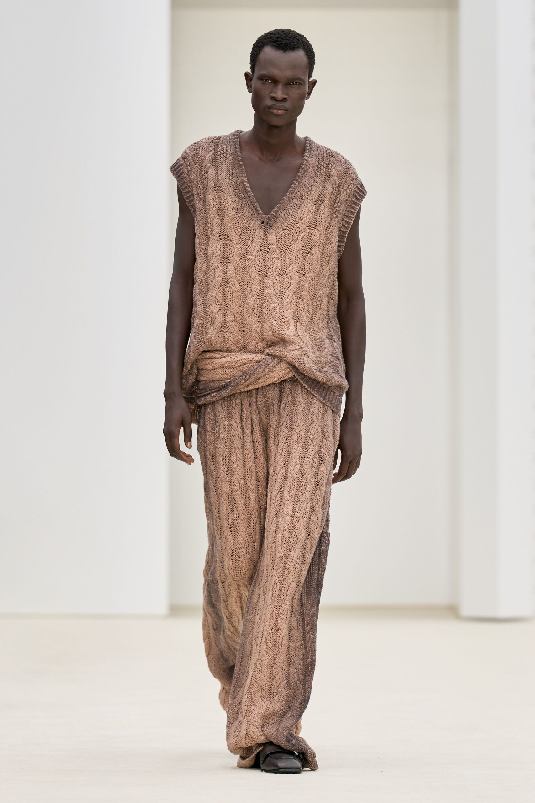 brown knit sleeveless v-neck relaxed textured top