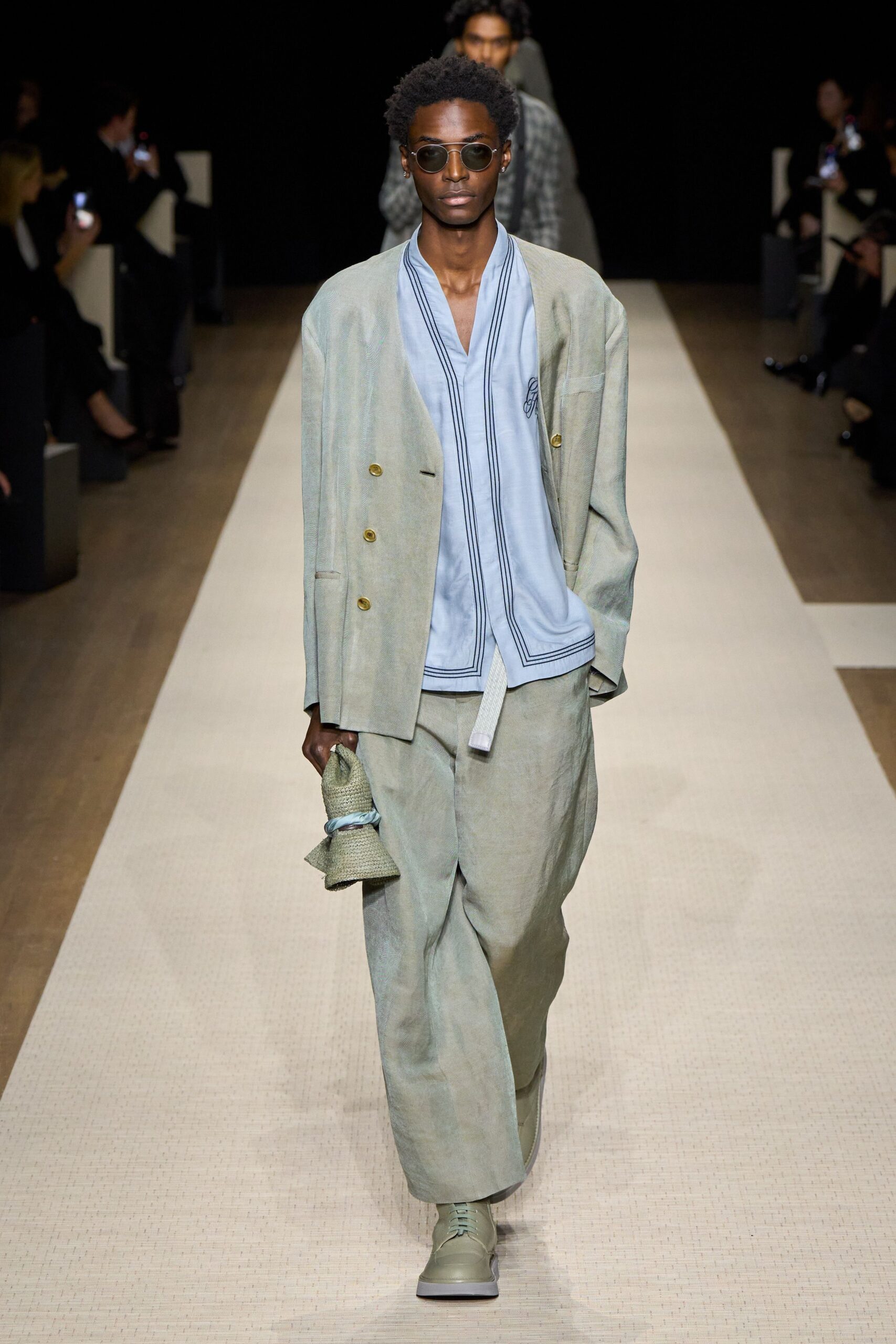 blue cotton long-sleeve collared relaxed buttoned suit