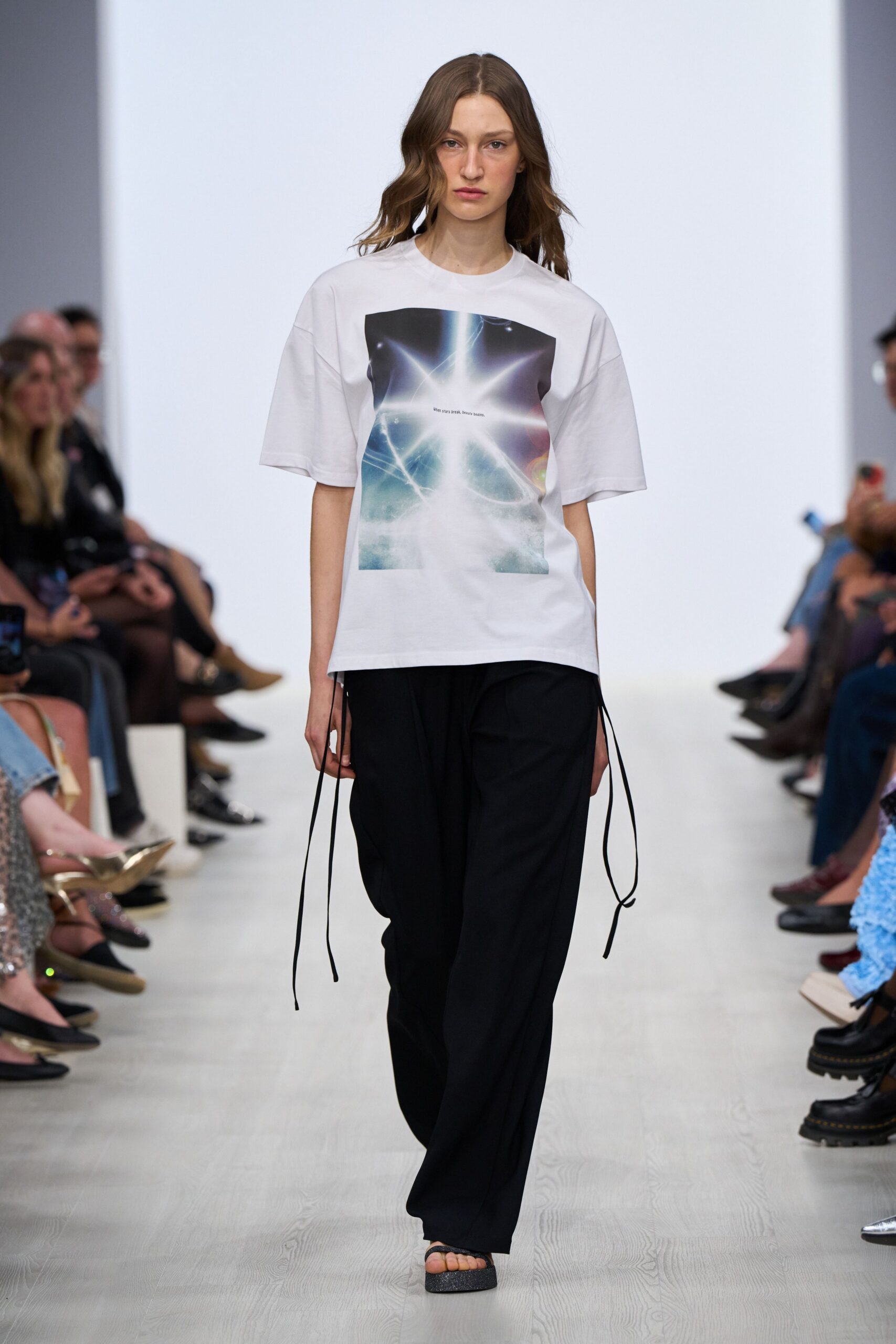 white cotton short-sleeve collared relaxed printed t-shirt