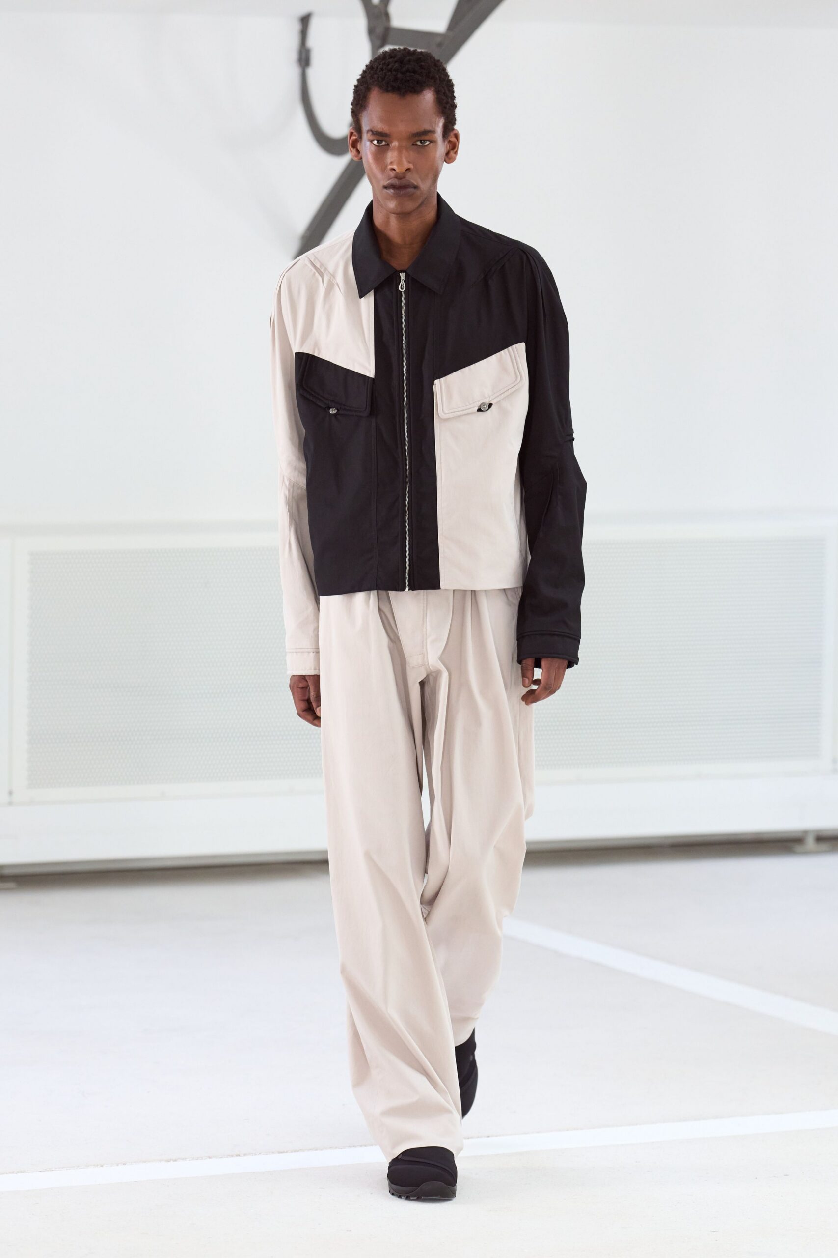 black cotton long-sleeve collared relaxed zippered color-blocked jacket
