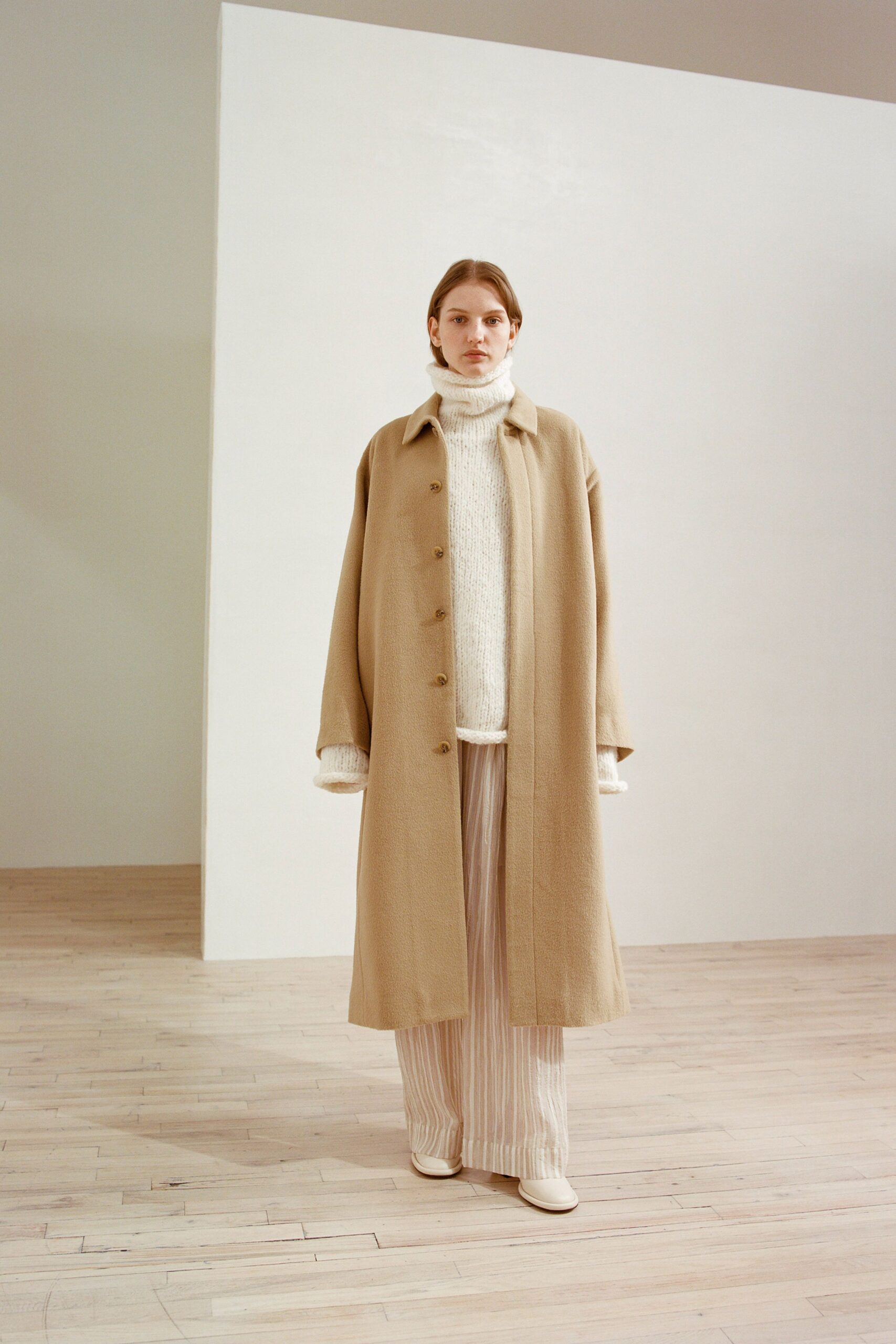 beige wool long-sleeve collared oversized buttoned coat