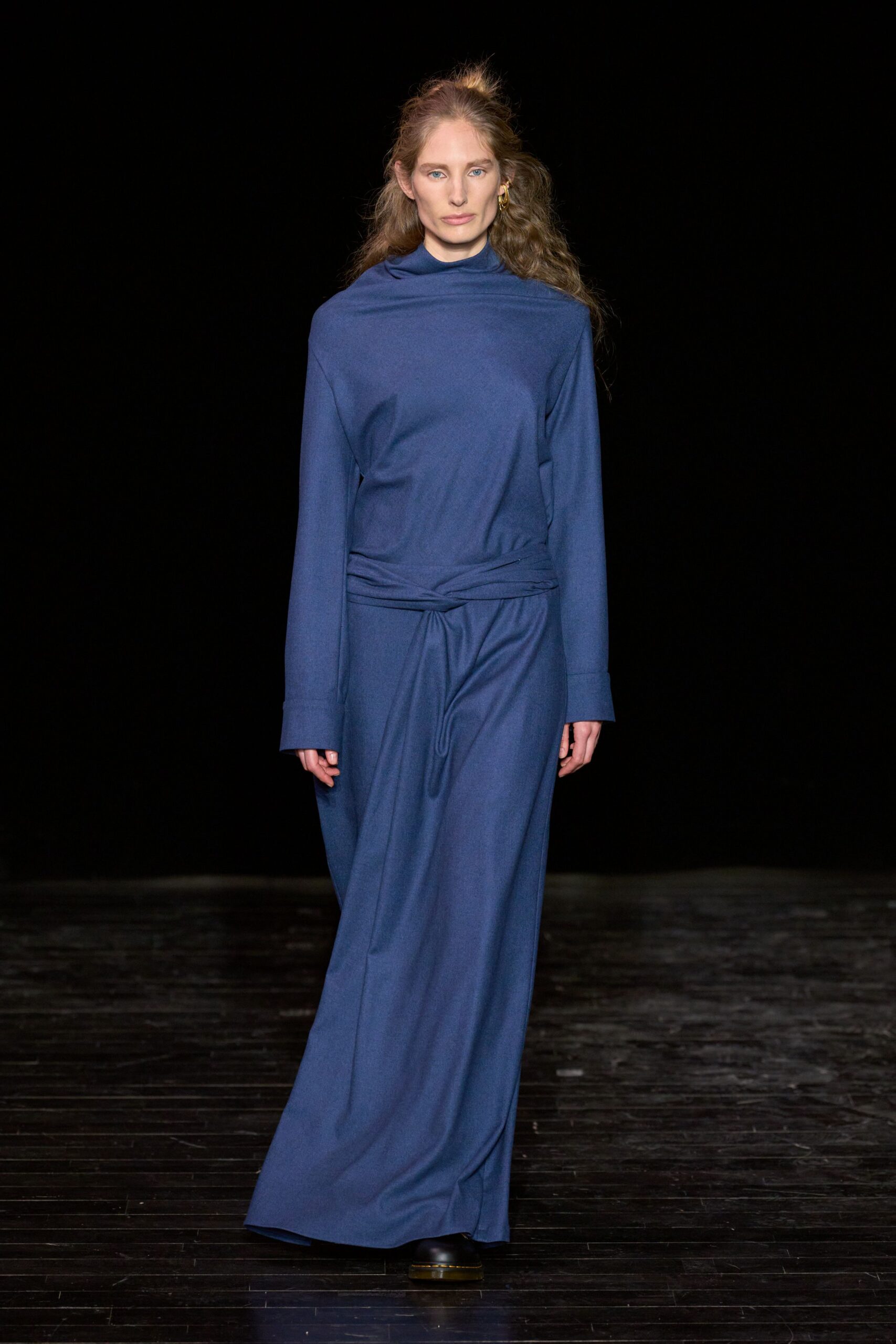 blue relaxed long-sleeve dress