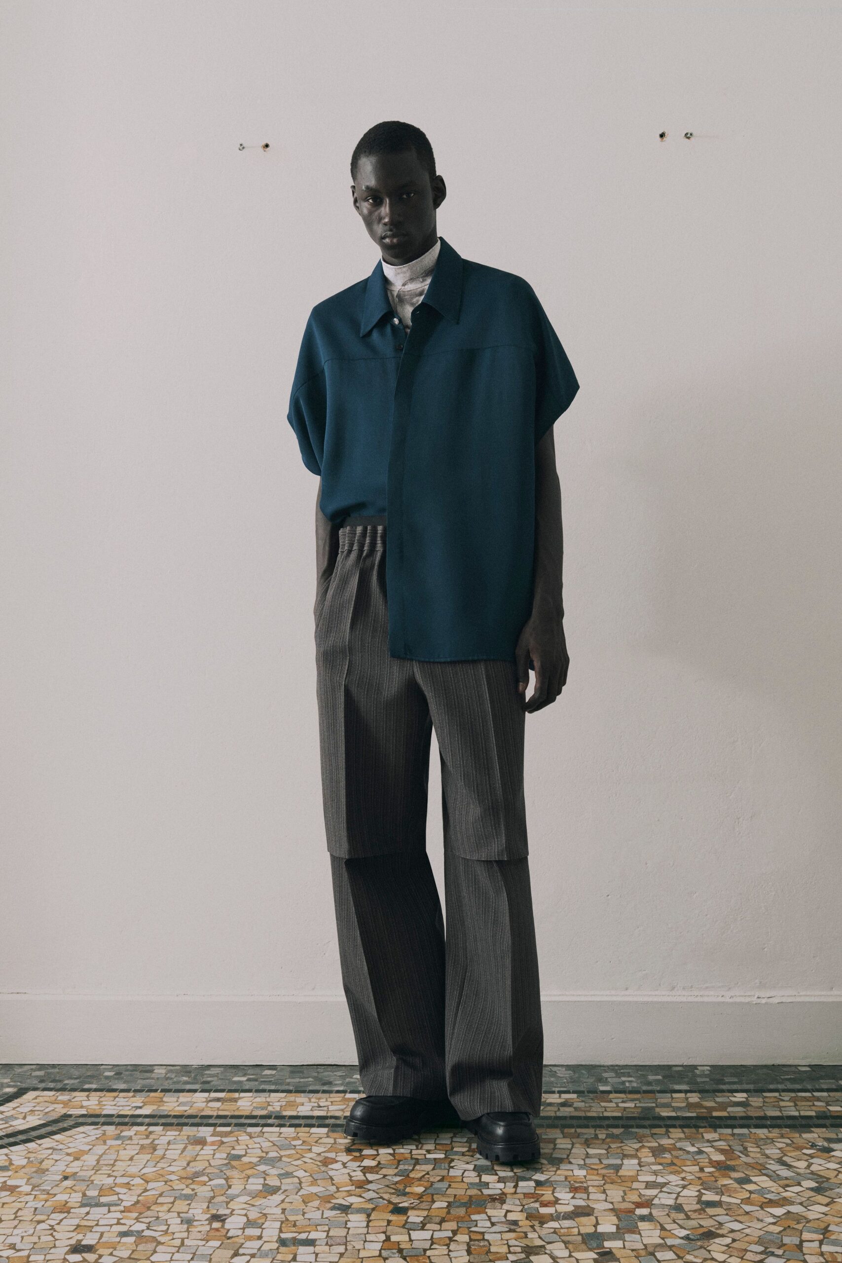 blue cotton short-sleeve collared relaxed shirt