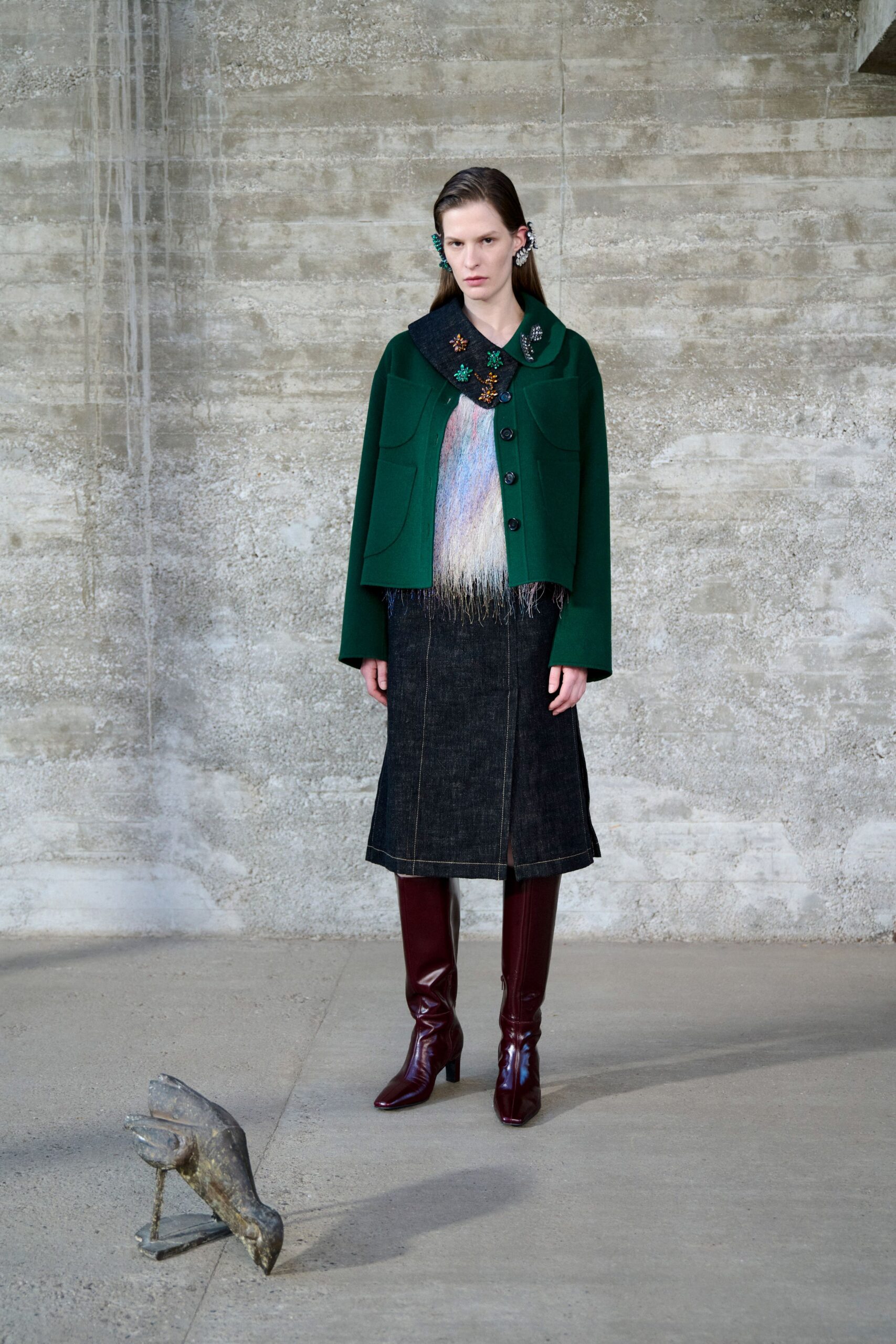 green wool long-sleeve collared structured buttoned jacket