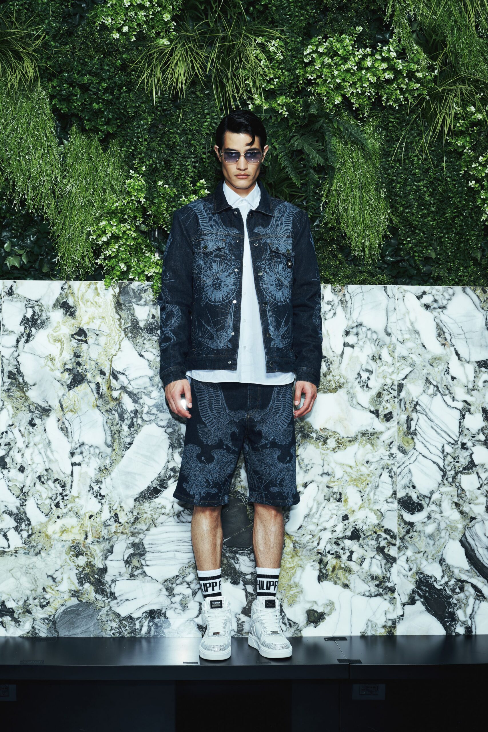 blue denim long-sleeve collared fitted embroidered jacket