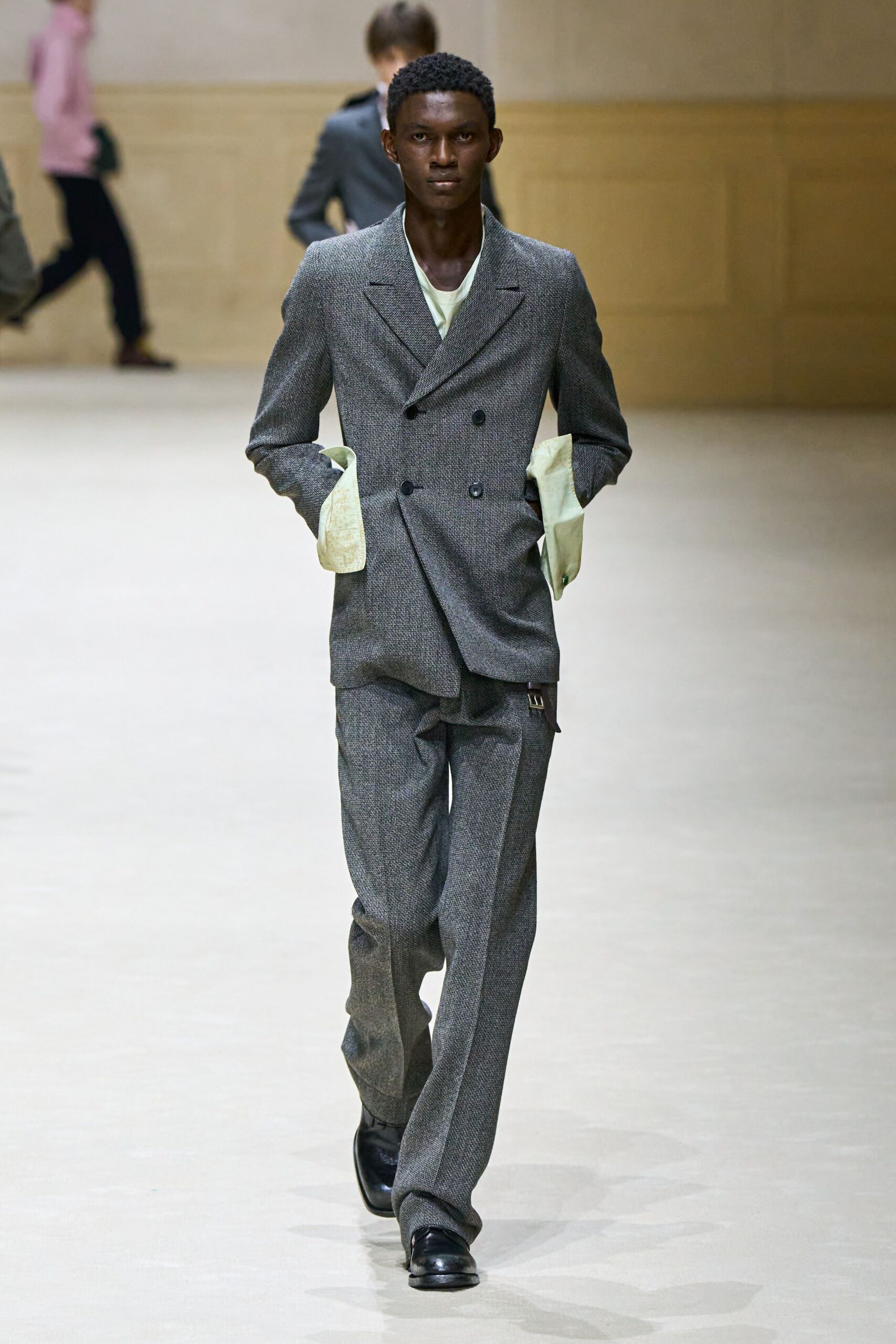 gray wool long-sleeve collared tailored checked buttoned suit