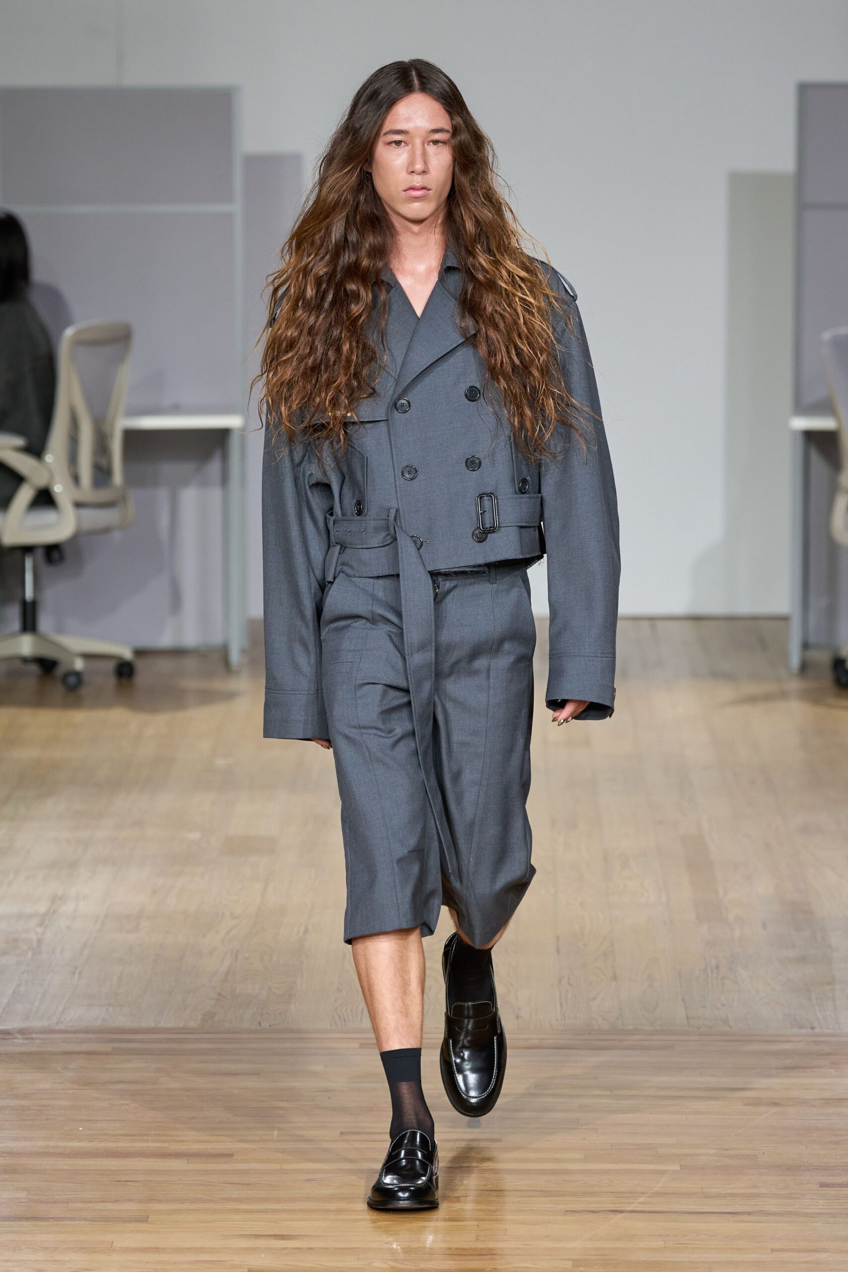 gray cotton long-sleeve collared relaxed belted jacket