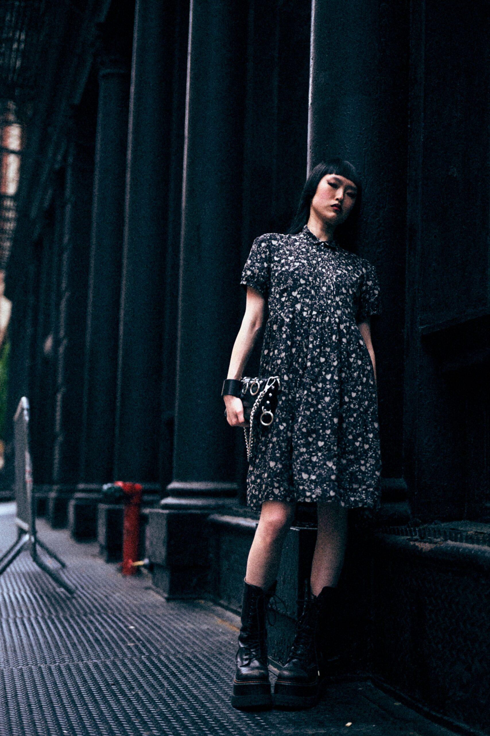 black cotton short-sleeve collared fitted floral pleated dress