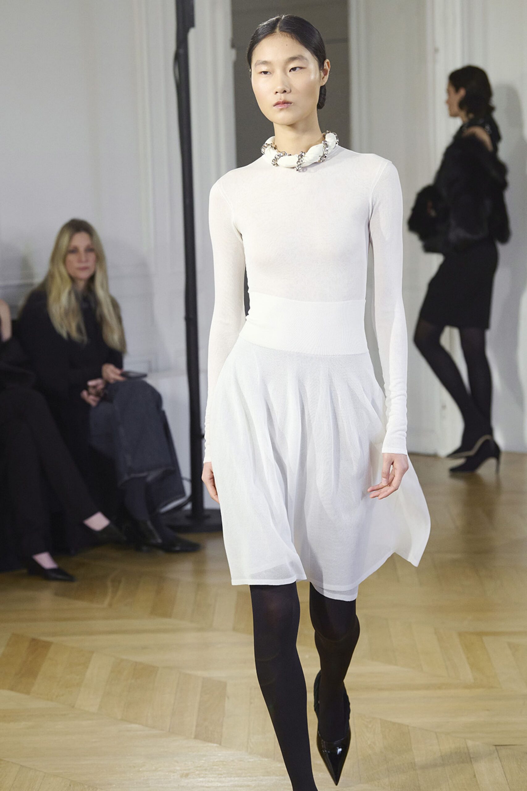 white cotton asymmetric relaxed pleated mini skirt