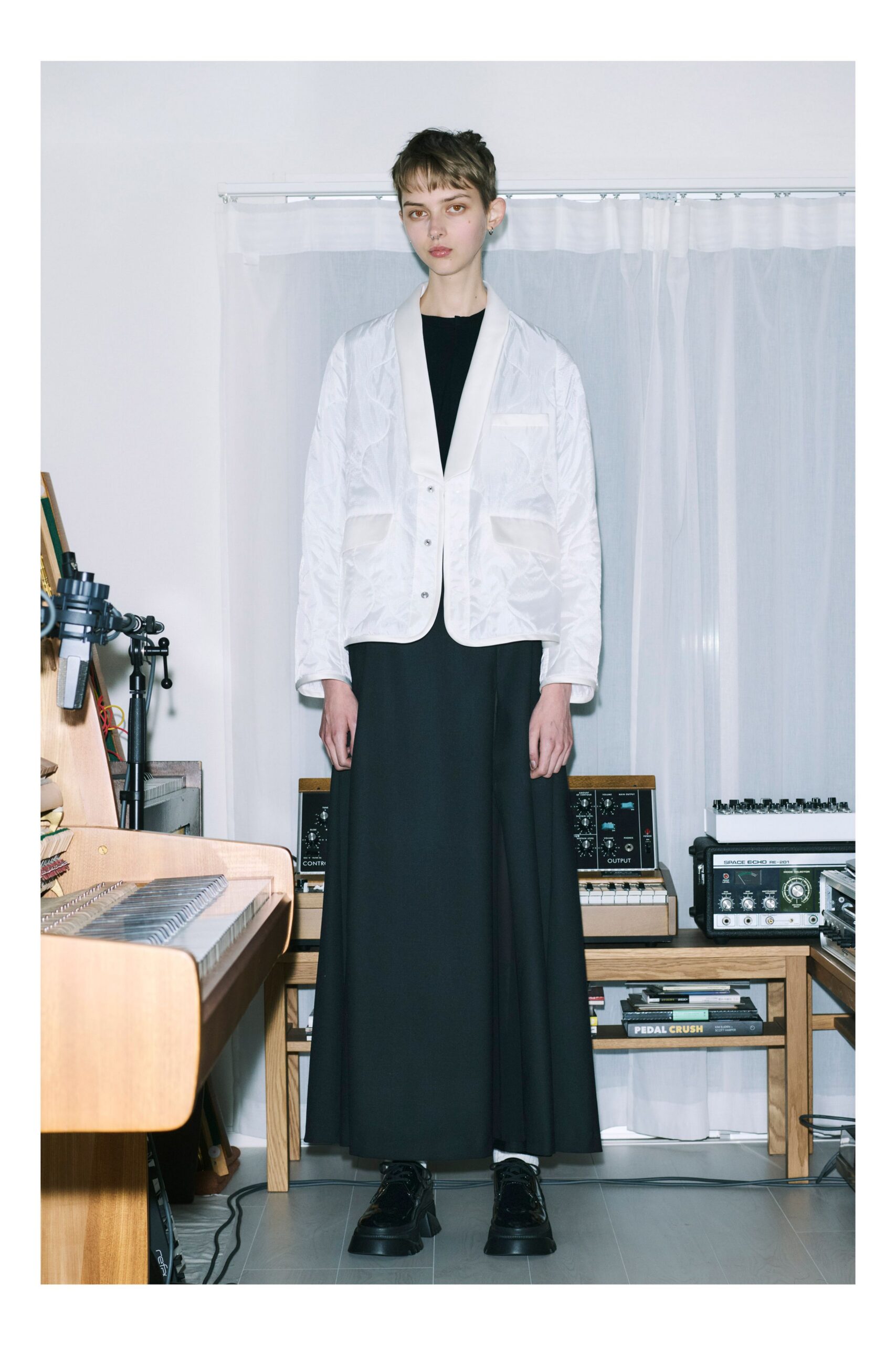 white cotton long-sleeve collared structured buttoned jacket