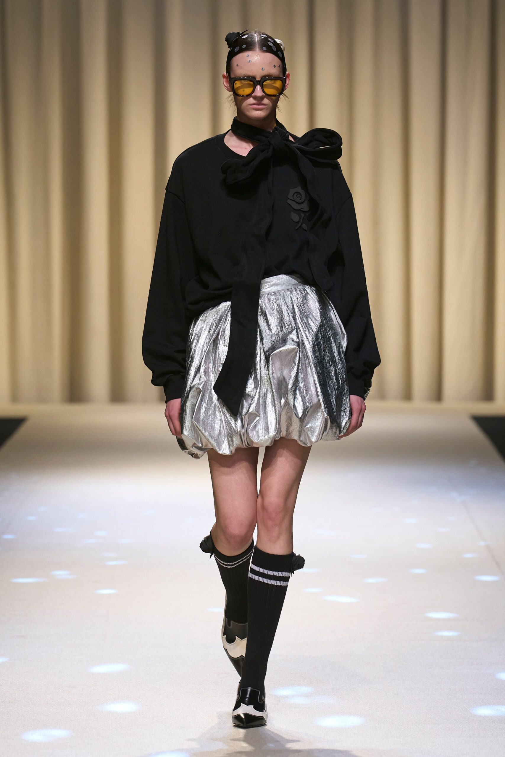 gray metallic fitted pleated shiny mini skirt