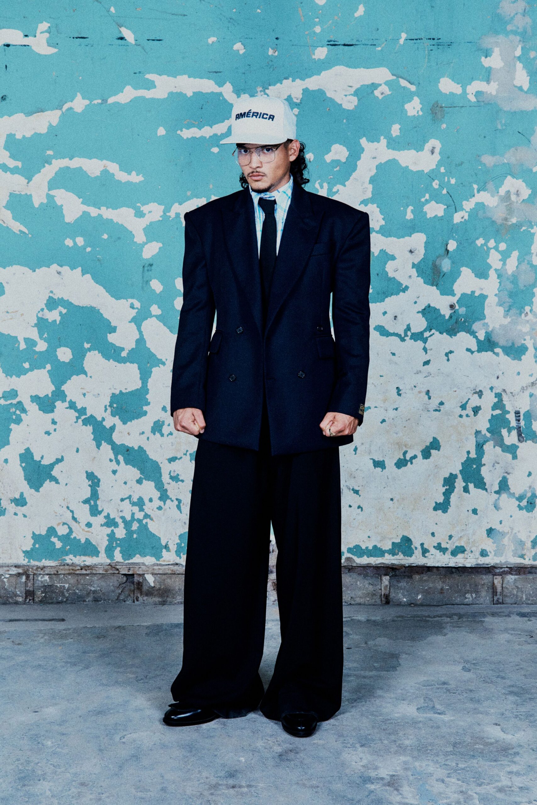 black long-sleeve collared tailored suit