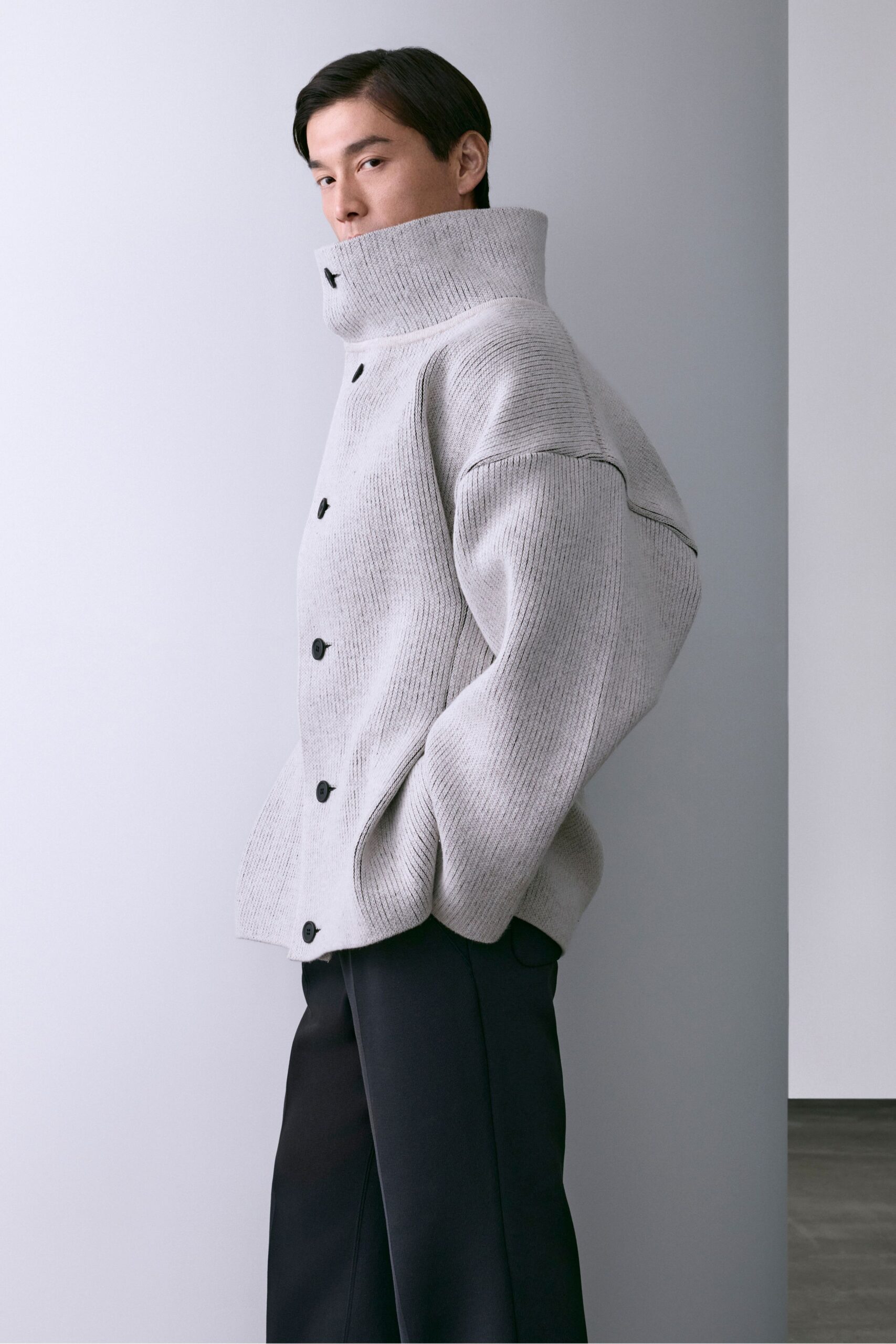 gray wool long-sleeve collared oversized buttoned jacket
