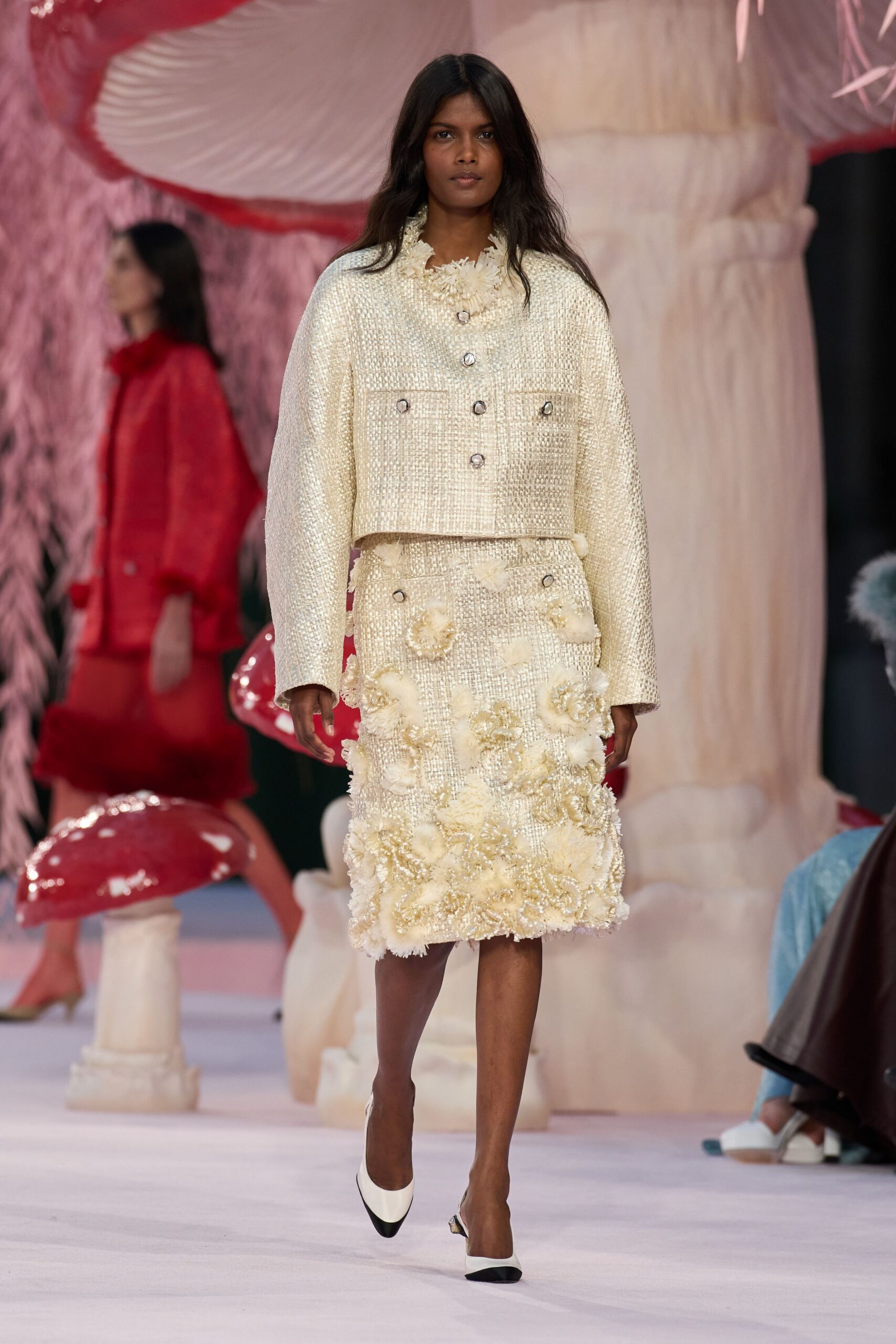 white tweed long-sleeve collared structured buttoned jacket
