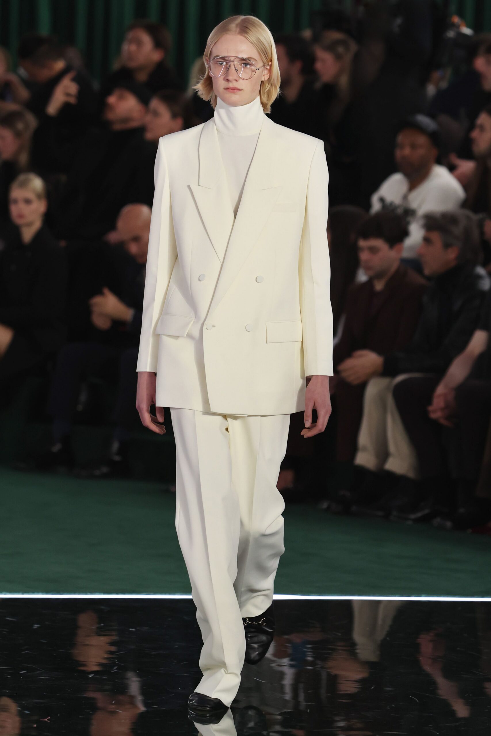 white long-sleeve collared tailored suit