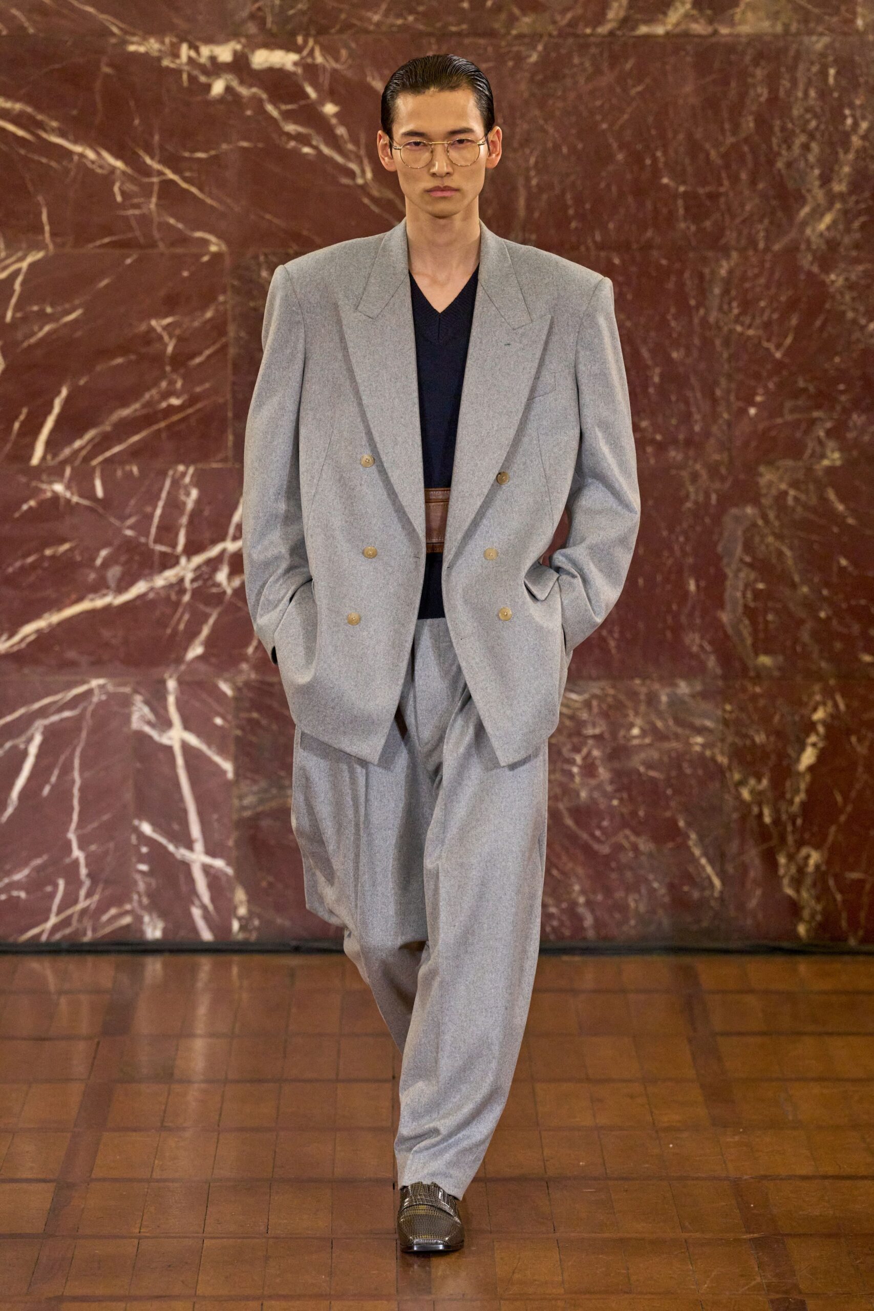 gray wool long-sleeve collared relaxed buttoned suit