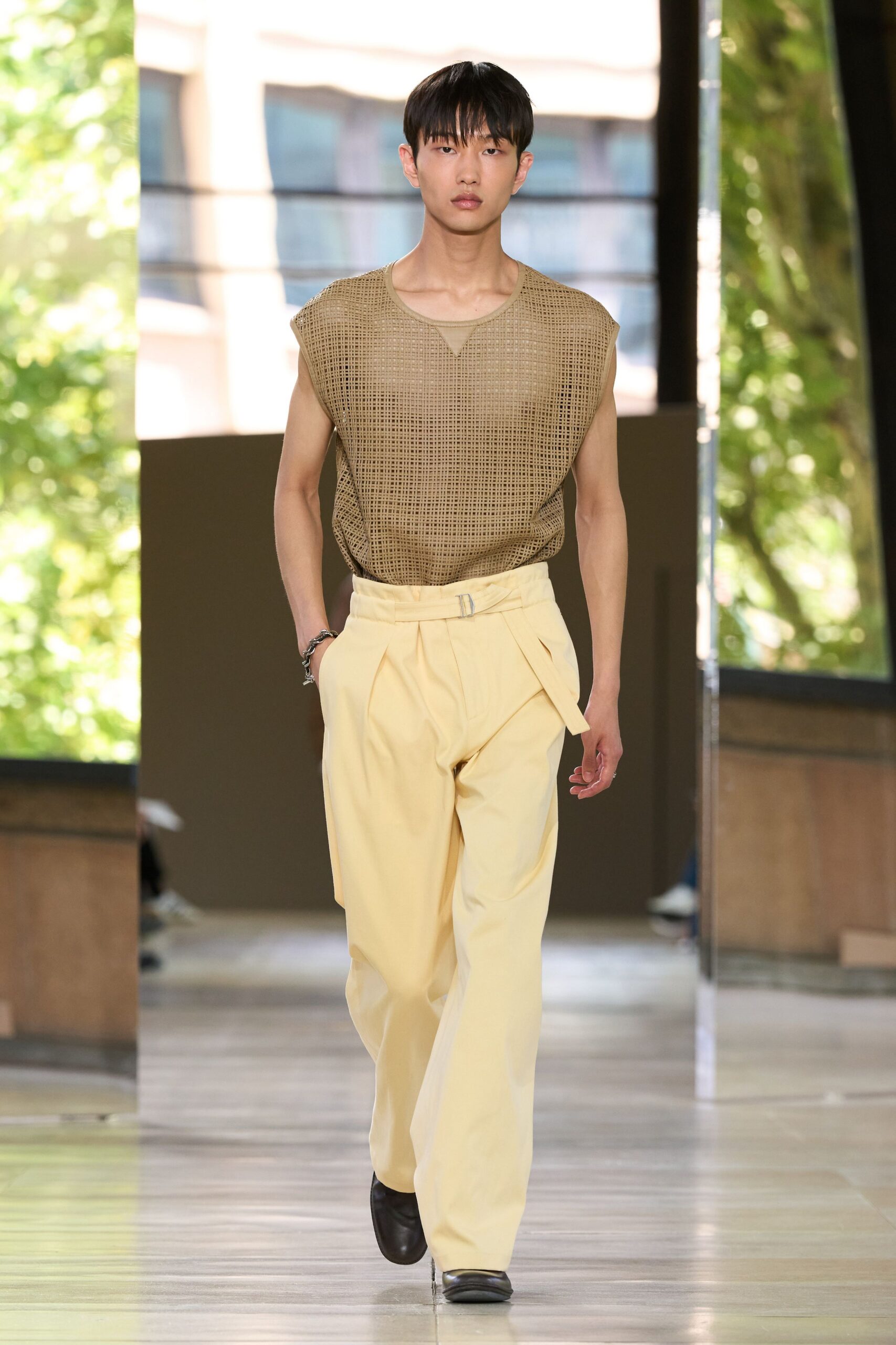 brown cotton sleeveless collared relaxed textured top