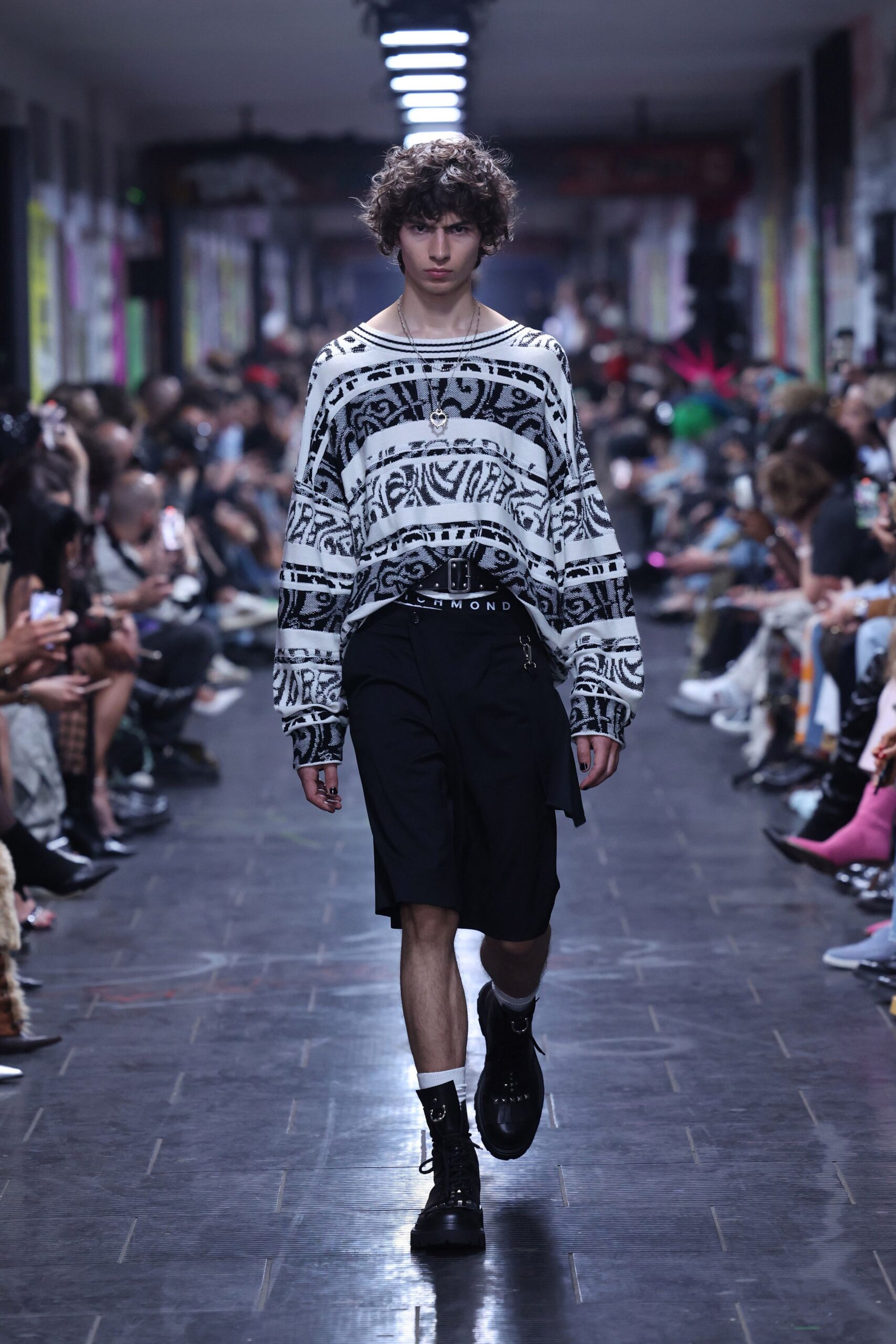 black cotton long-sleeve collared relaxed printed sweater