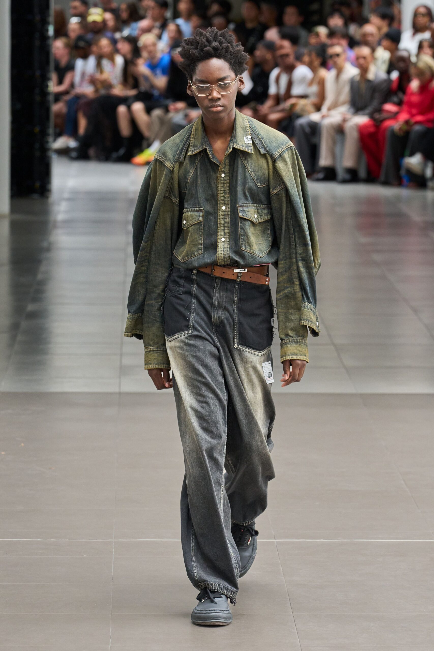 green denim long-sleeve collared relaxed buttoned pockets shirt