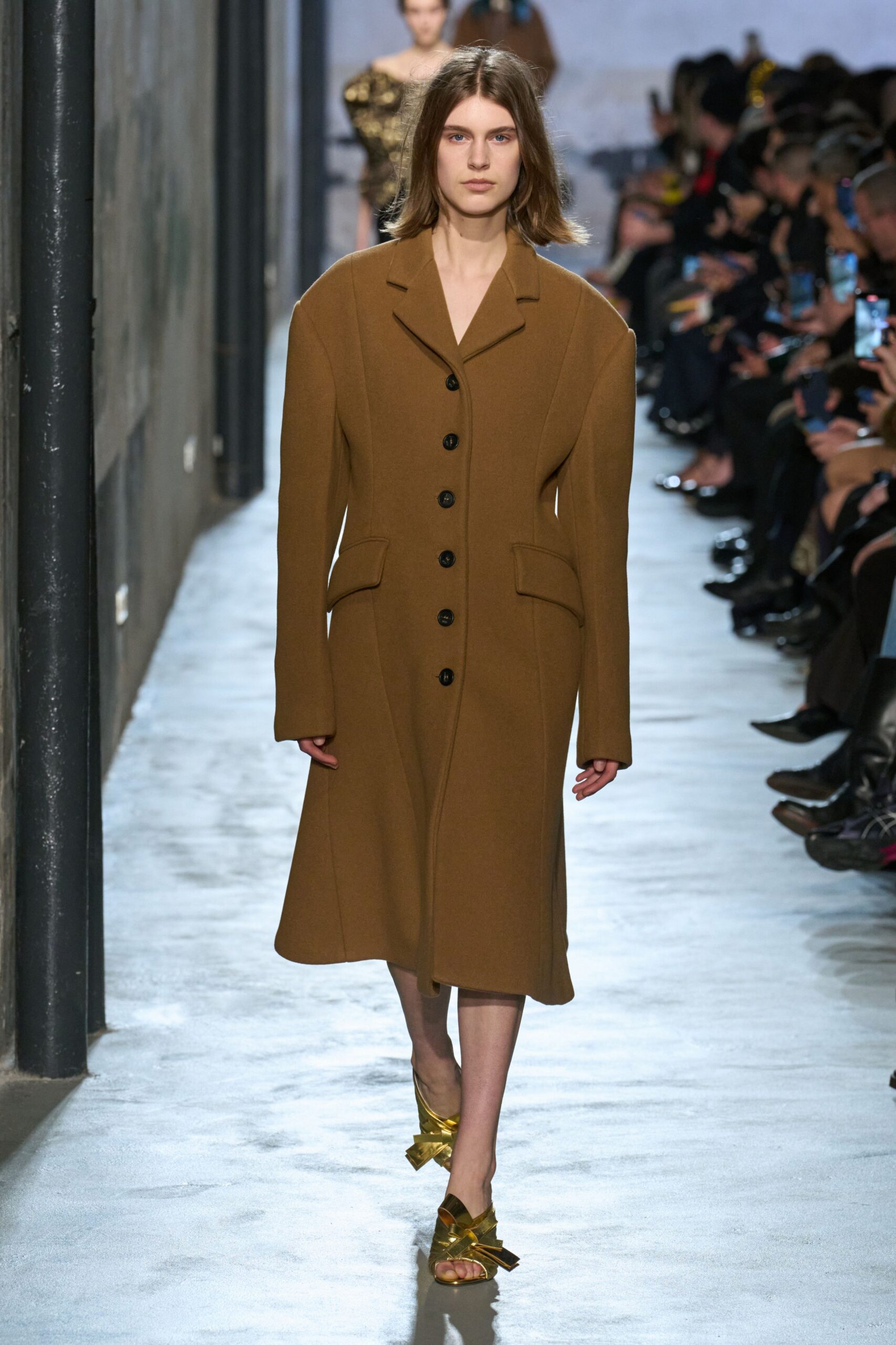 brown wool long-sleeve collared relaxed buttoned midi coat