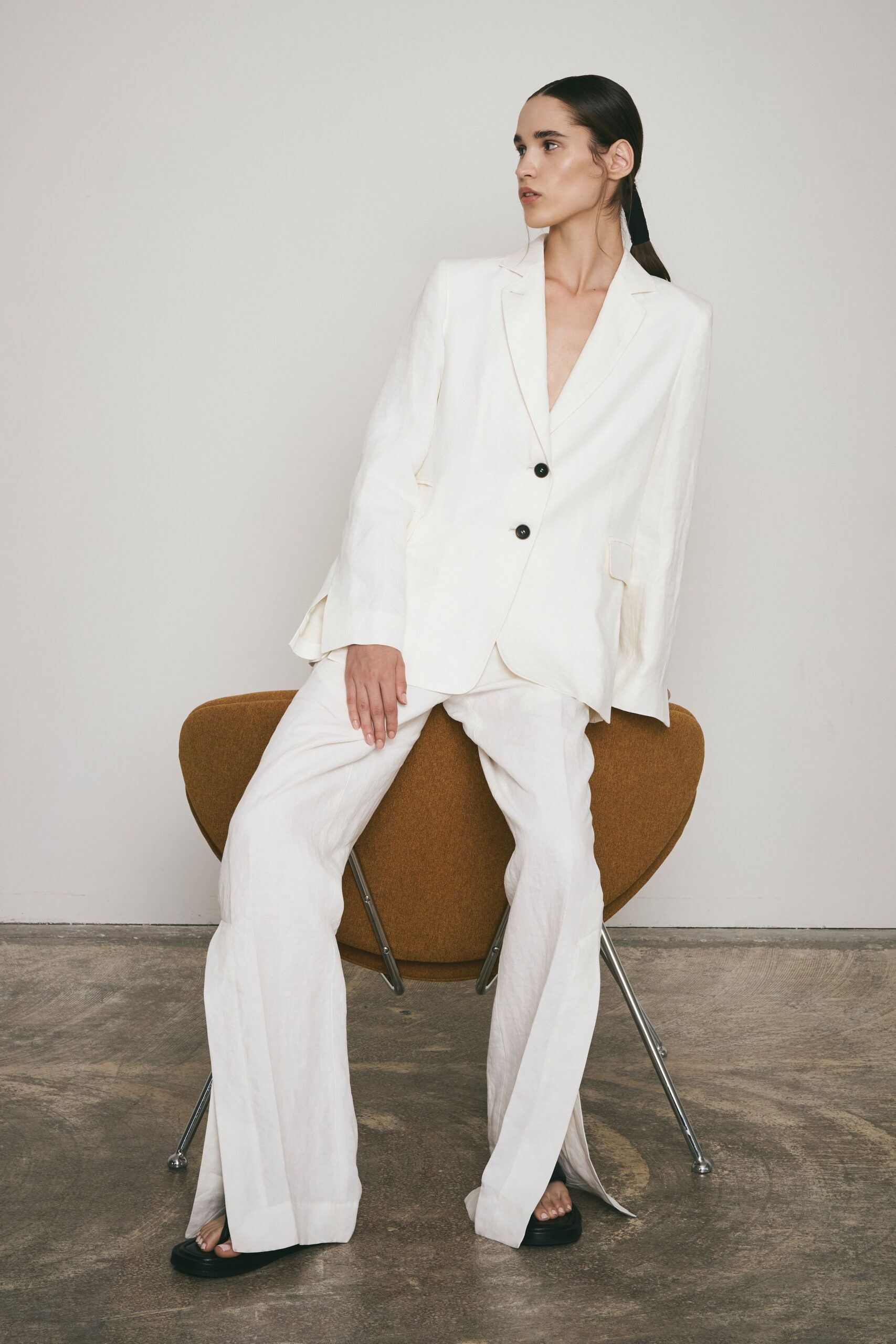 white linen long-sleeve v-neck tailored buttoned blazer