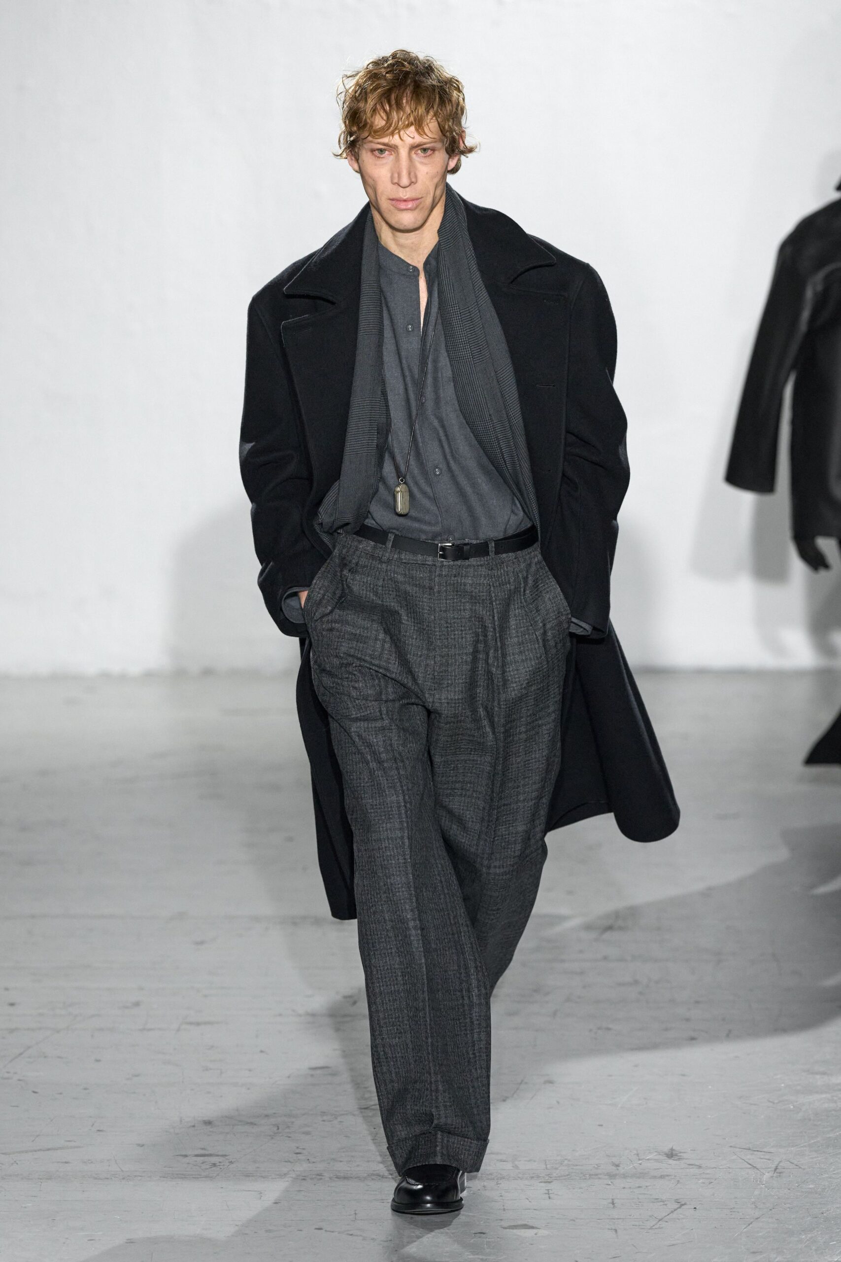 black wool long-sleeve collared relaxed coat