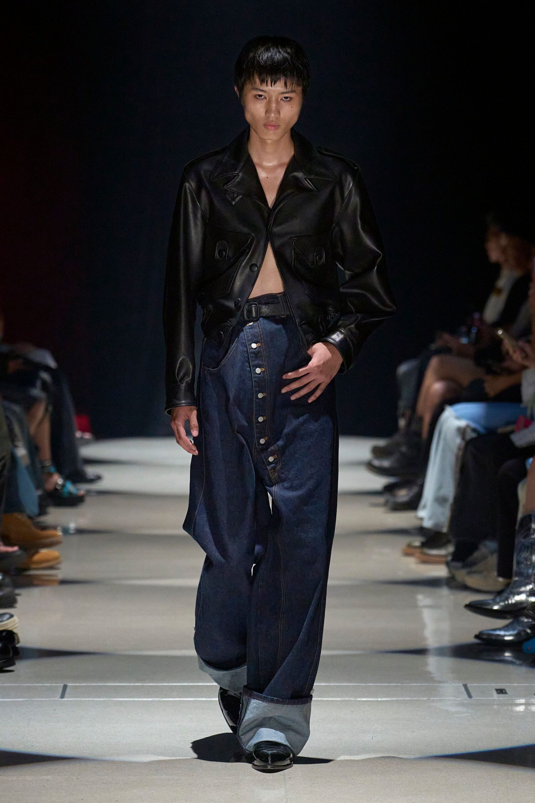 blue denim relaxed high-waisted buttoned pants
