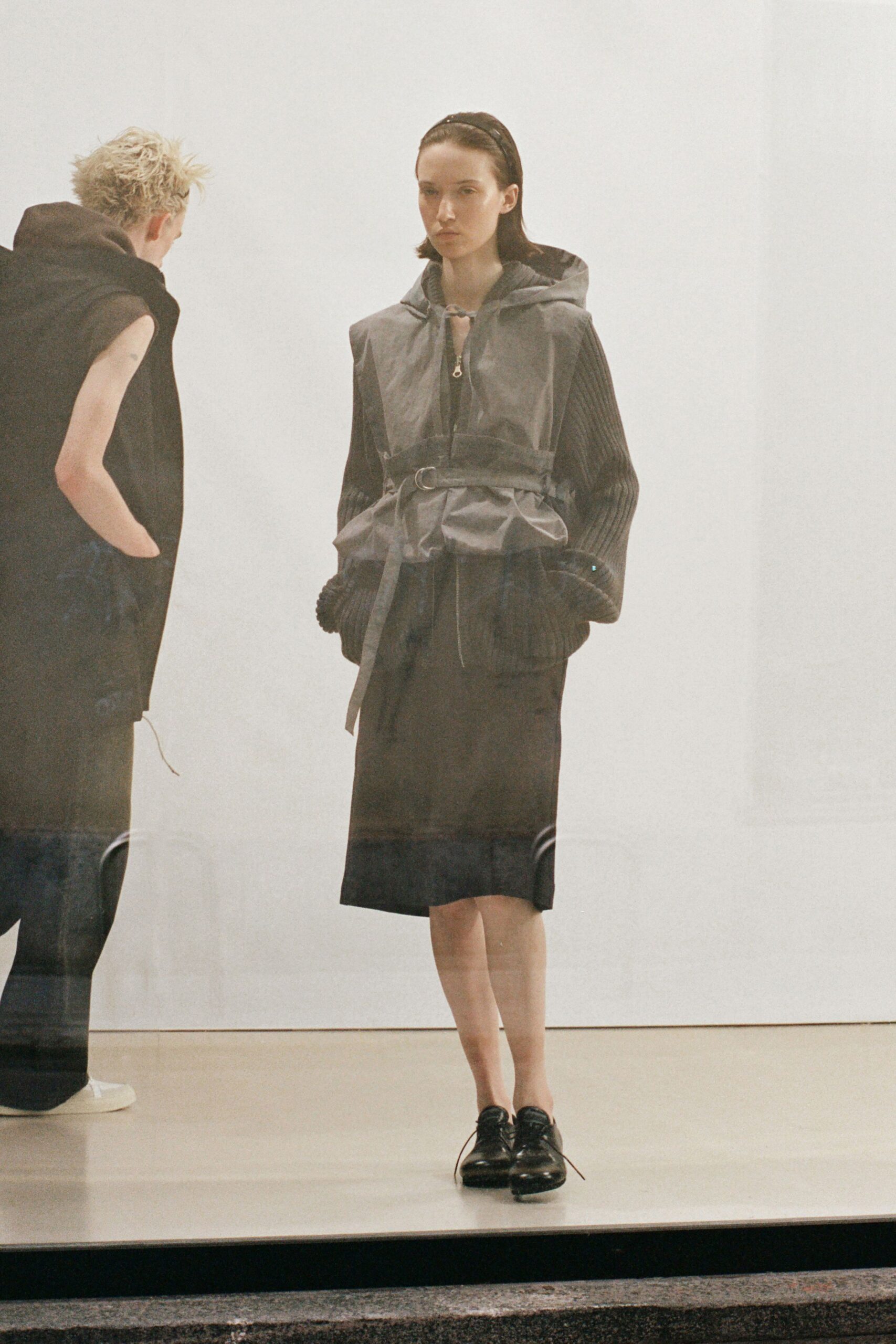 gray cotton long-sleeve collared relaxed zippered belted jacket