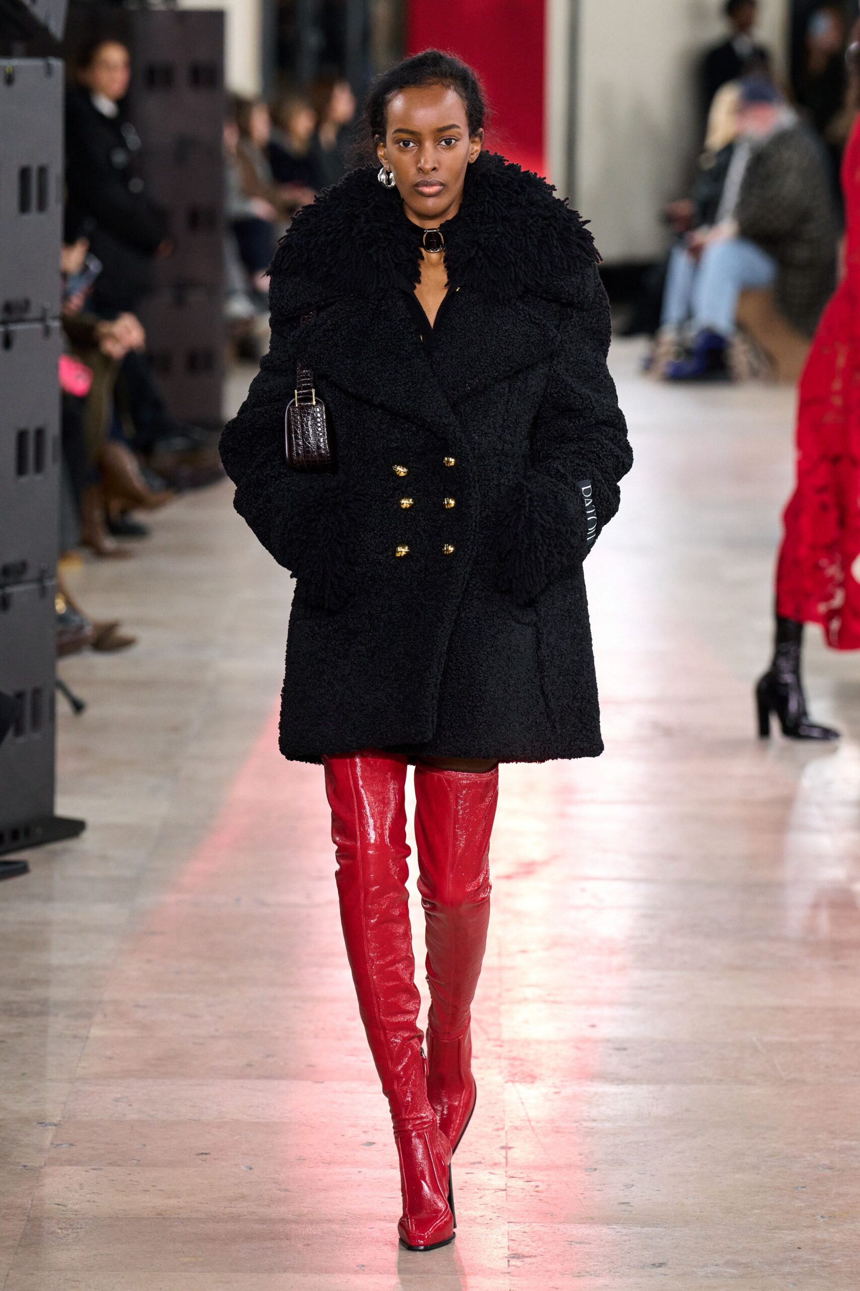 black faux-fur long-sleeve collared fitted textured coat