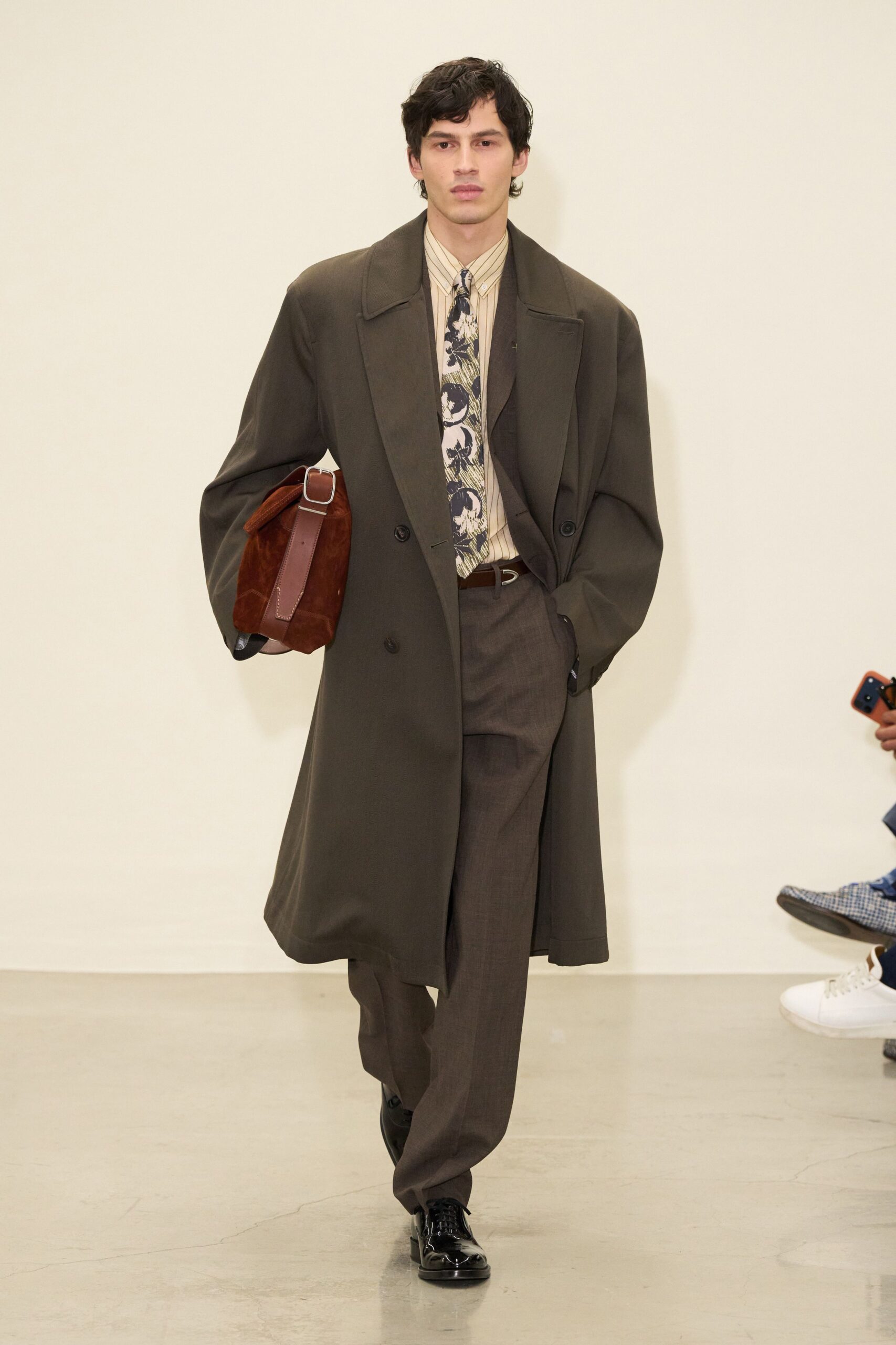 green wool long-sleeve collared oversized buttoned coat