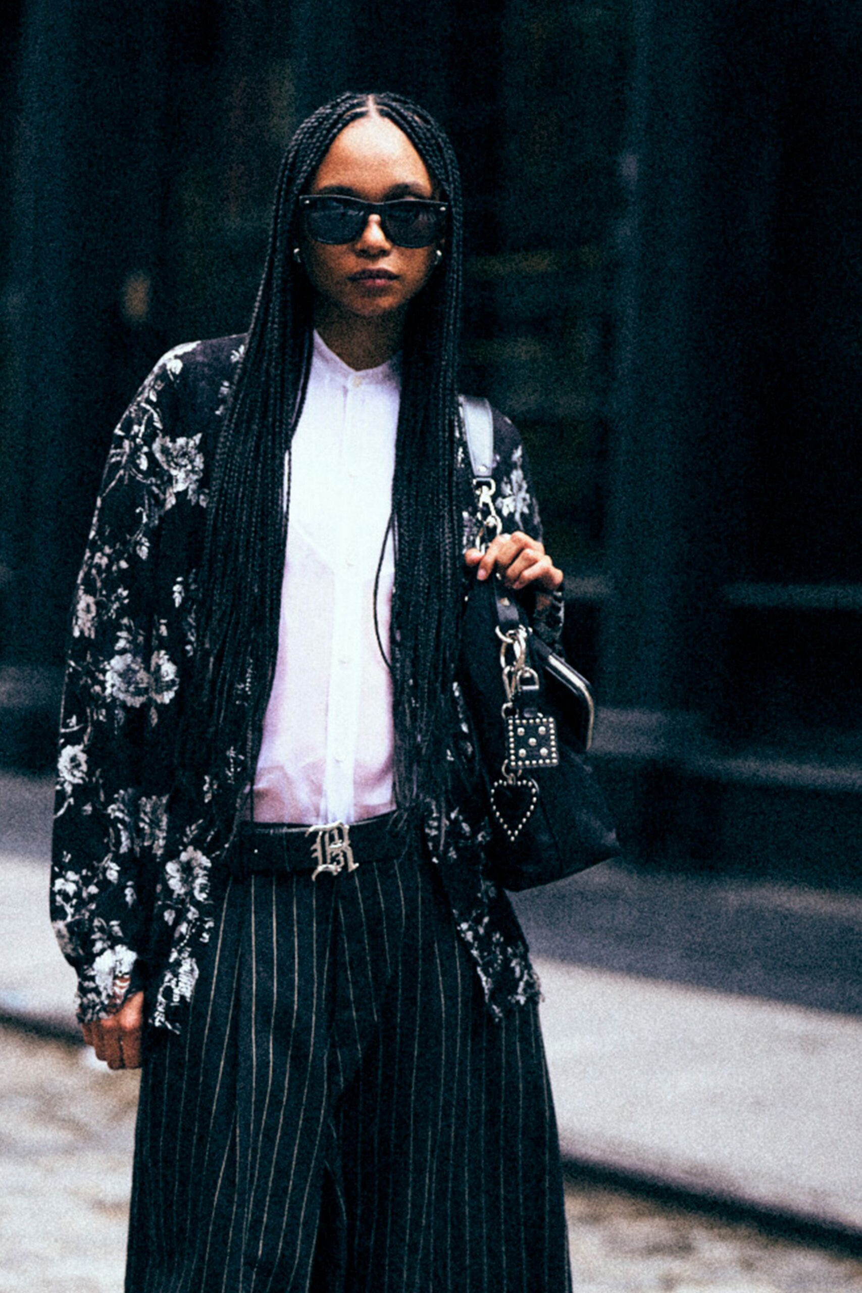 black long-sleeve relaxed floral blazer