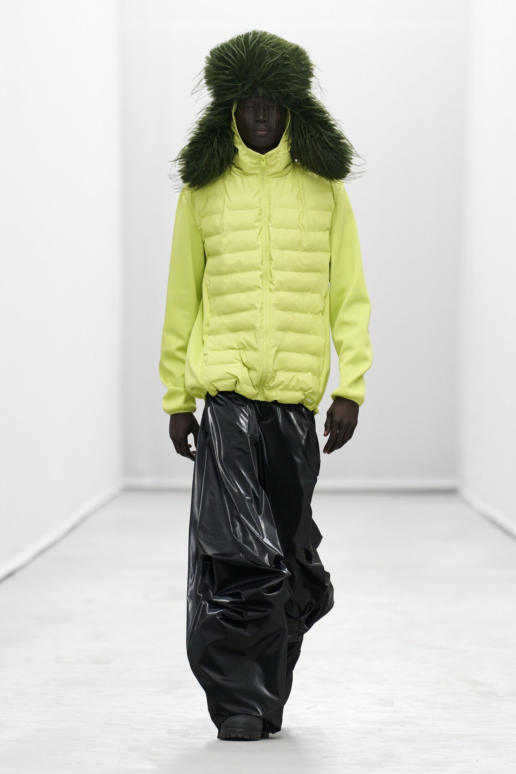 yellow jersey long-sleeve hooded fitted zippered jacket