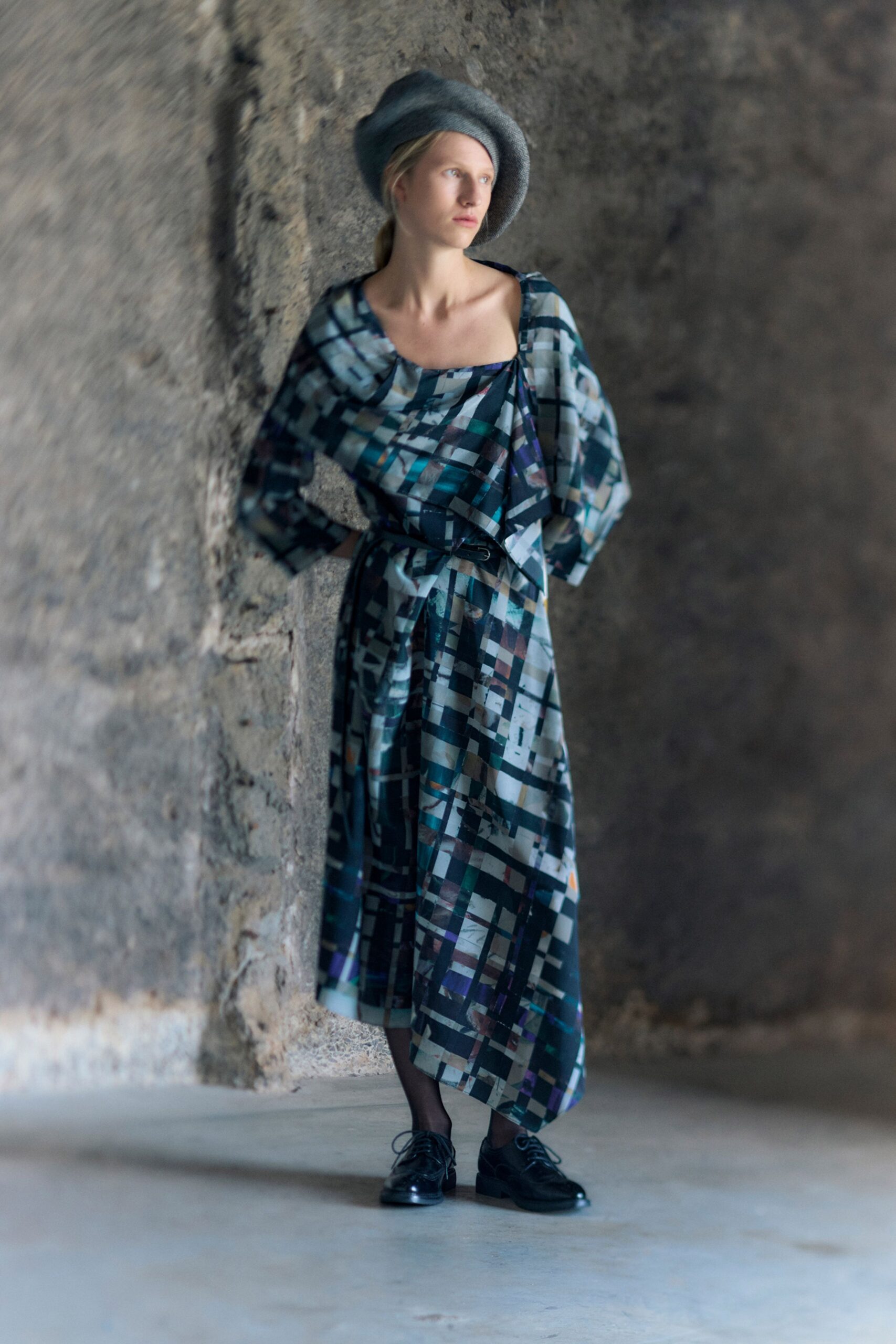 relaxed printed midi dress with hat