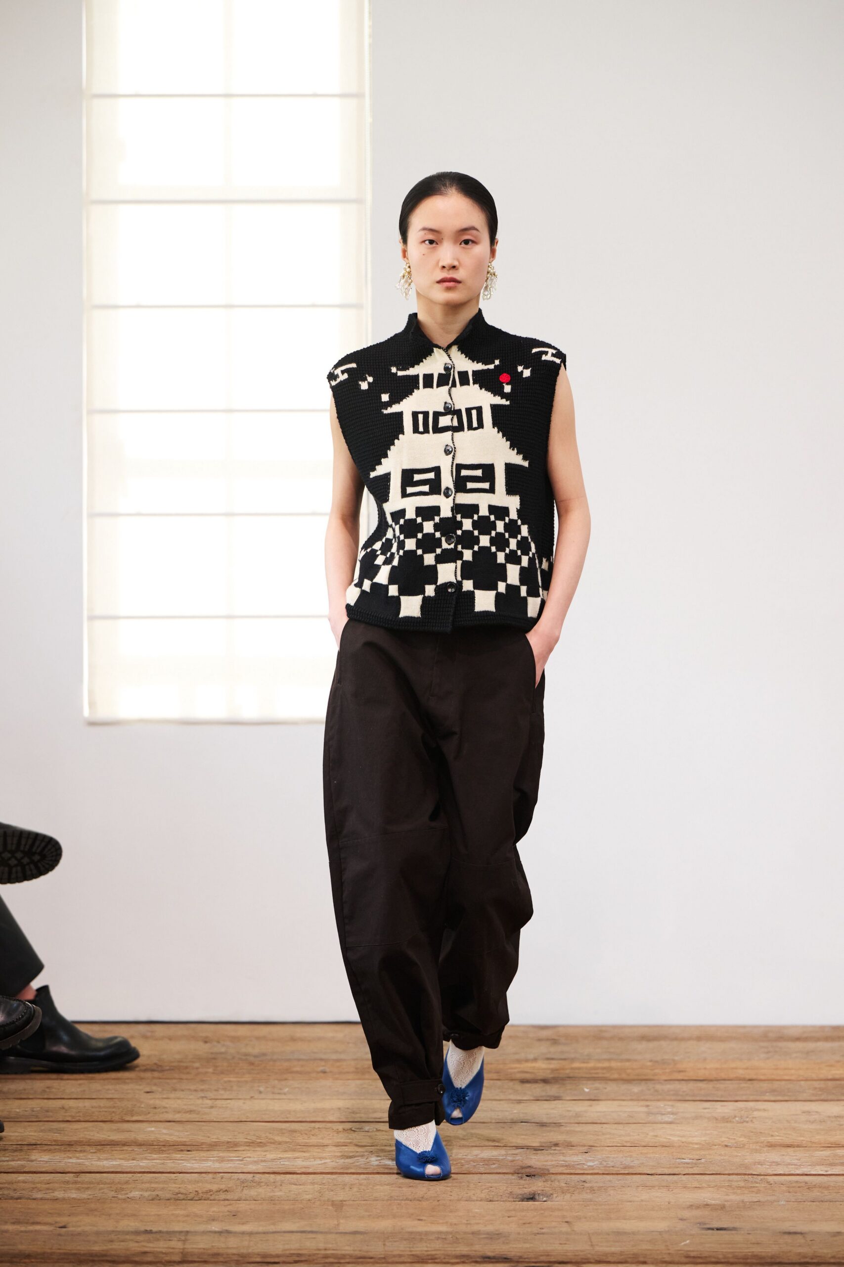 black cotton sleeveless collared relaxed checked vest