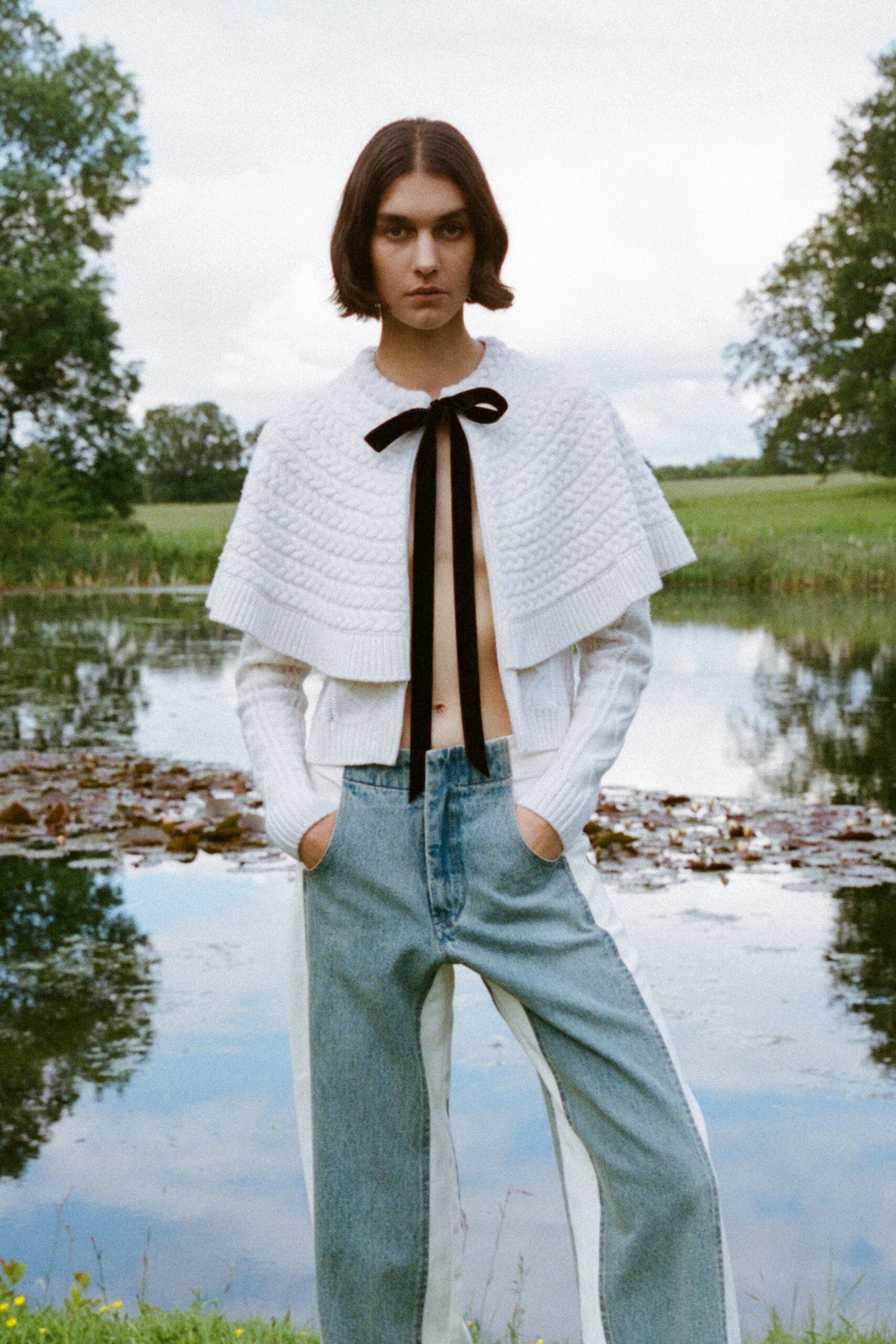 white cotton long-sleeve collared fitted pleated cardigan