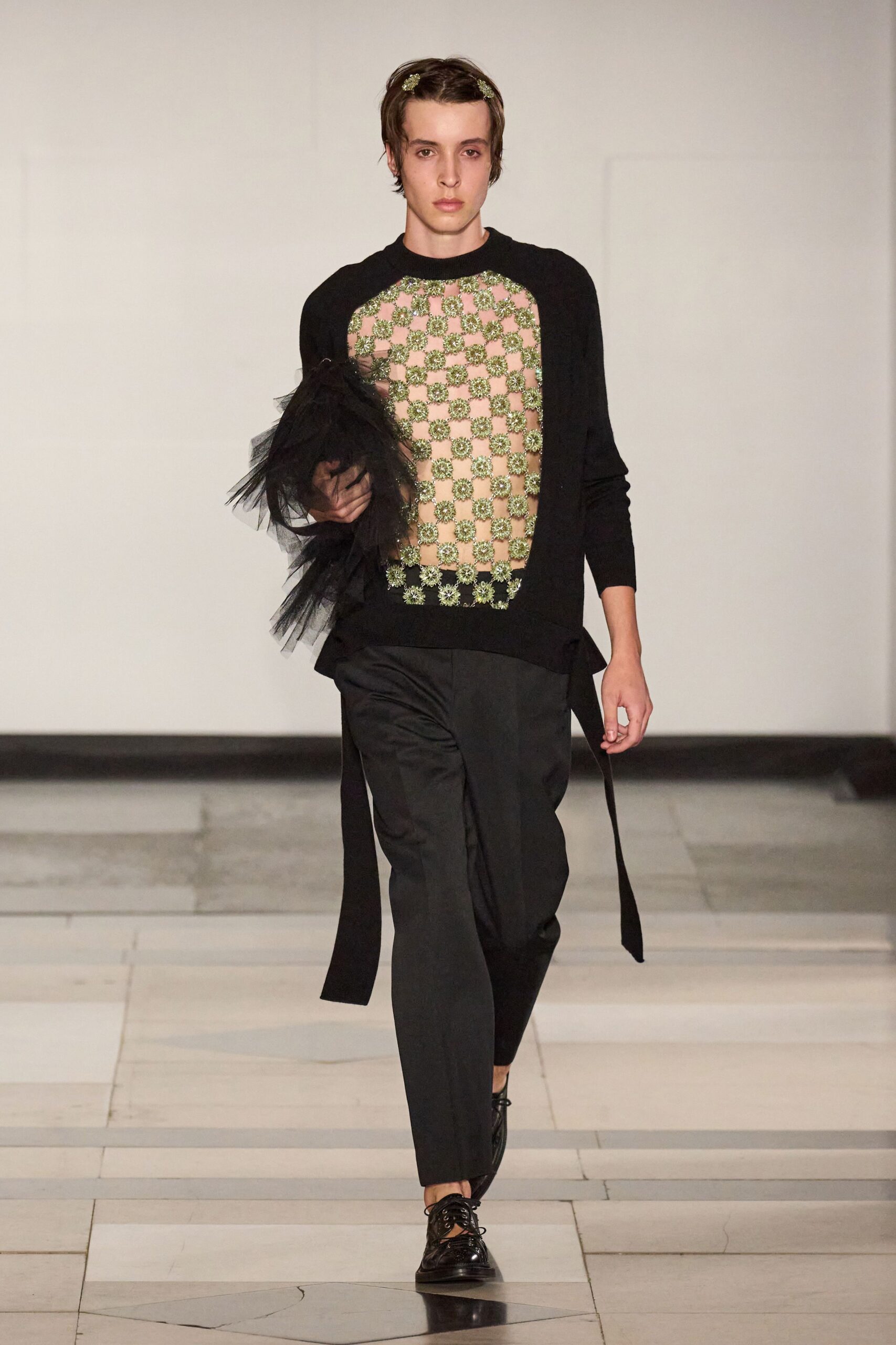 black cotton long-sleeve collared fitted printed sweater