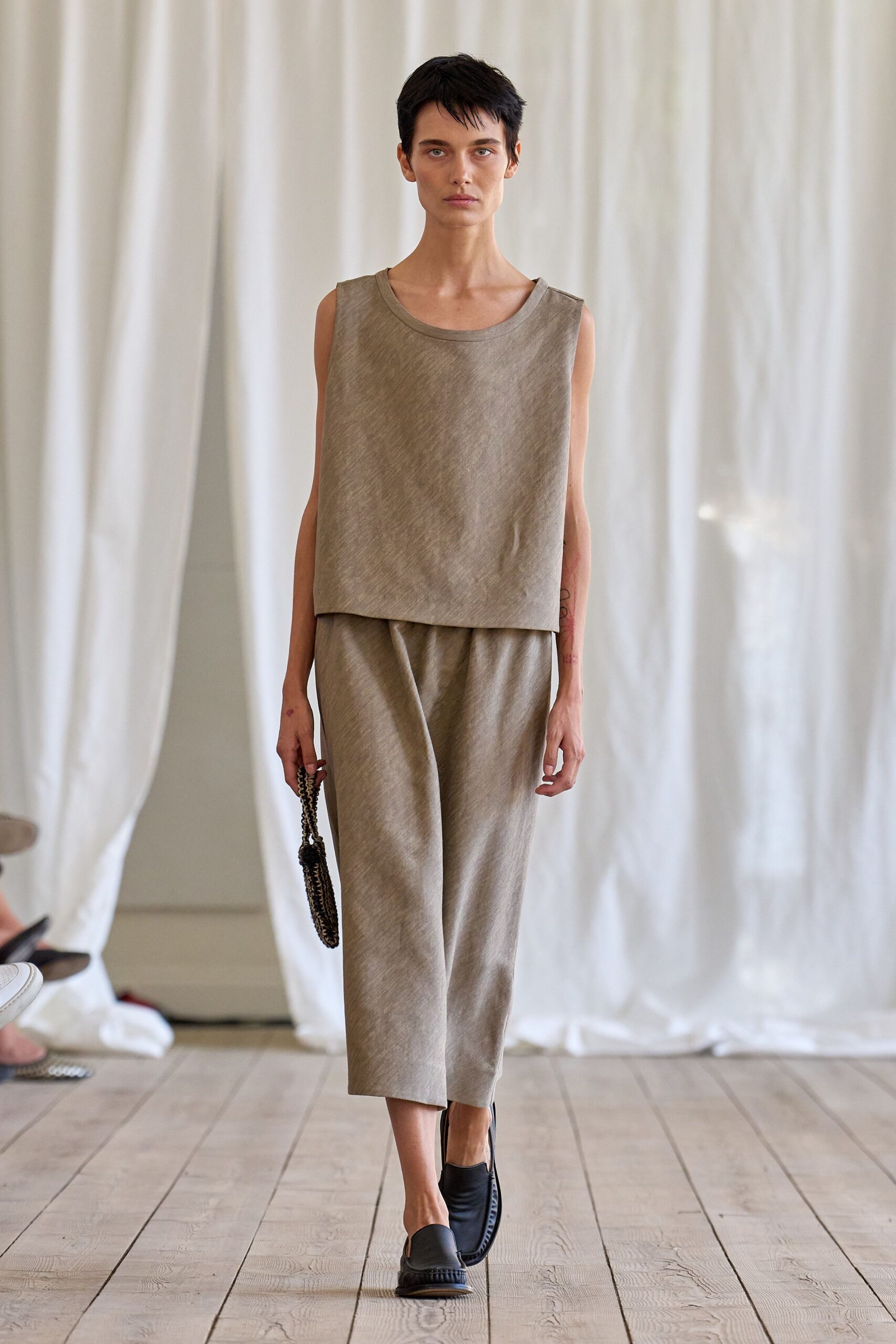 beige cotton relaxed cropped pants